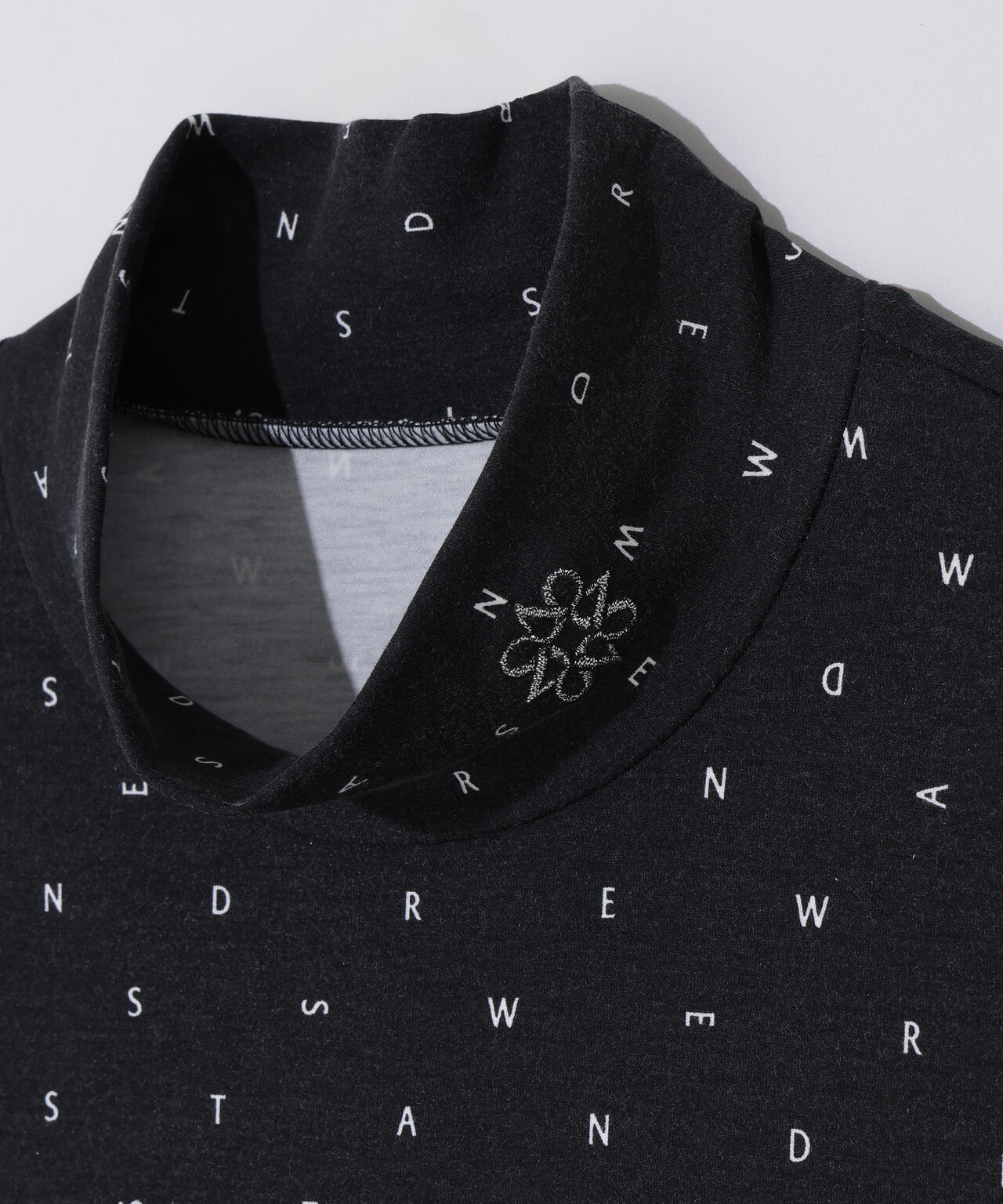 ソリストヒートミニロゴプリント長袖ハイネックカットソー (MENS)