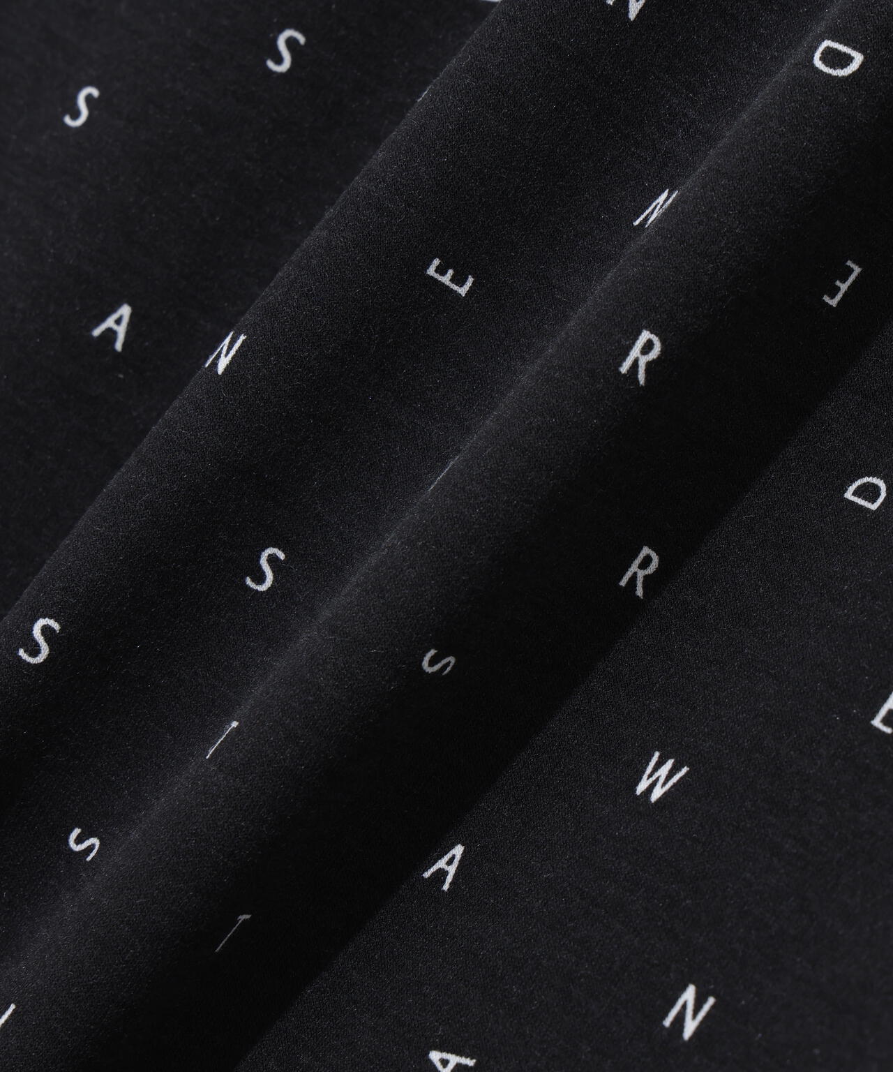 ソリストヒートミニロゴプリント長袖ハイネックカットソー (MENS)