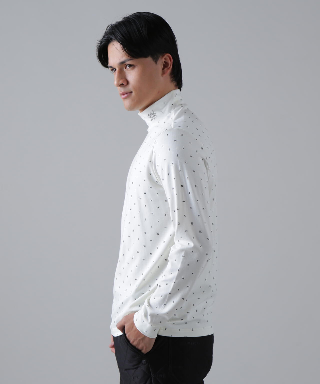 ソリストヒートミニロゴプリント長袖ハイネックカットソー (MENS)