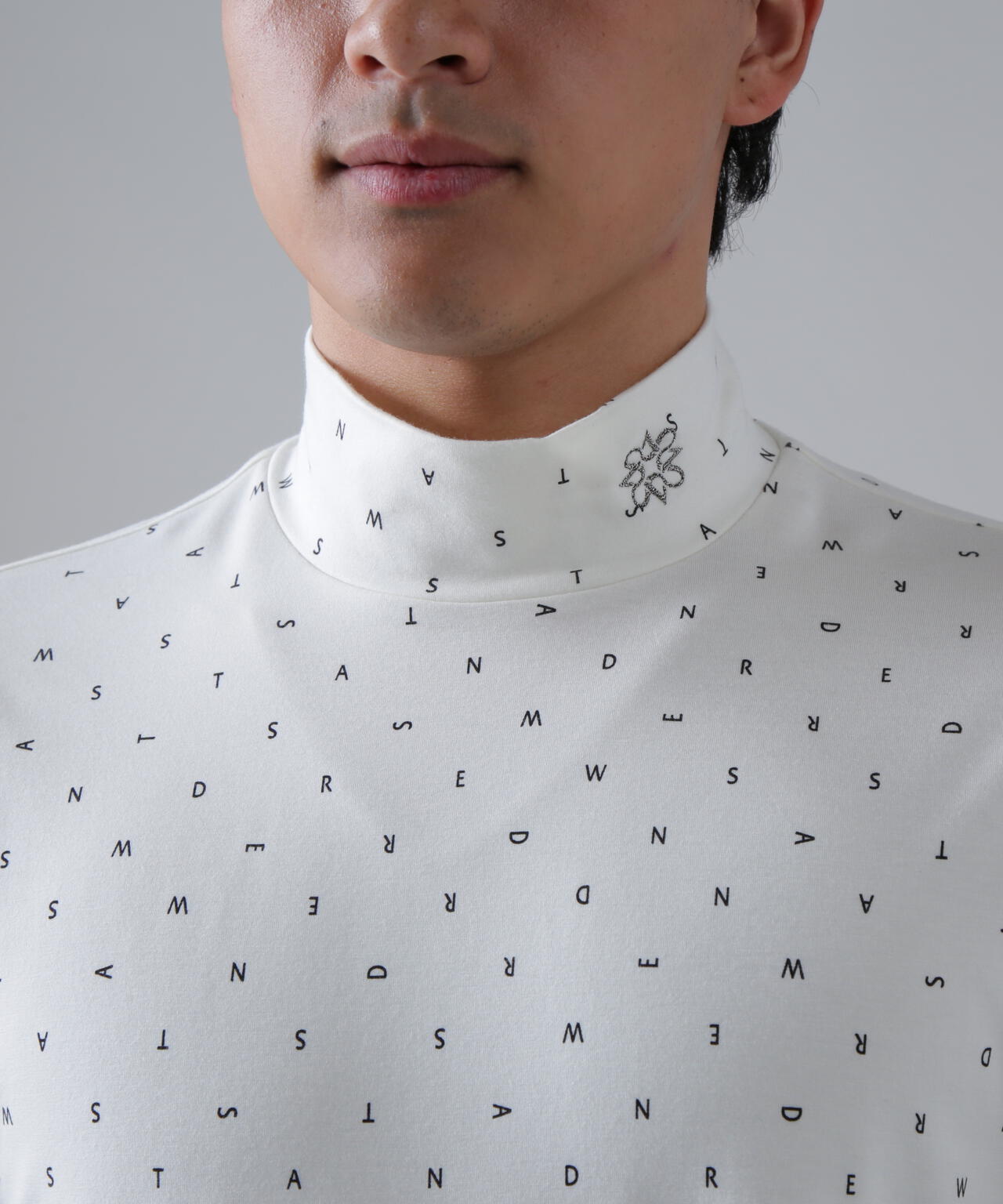 ソリストヒートミニロゴプリント長袖ハイネックカットソー (MENS)