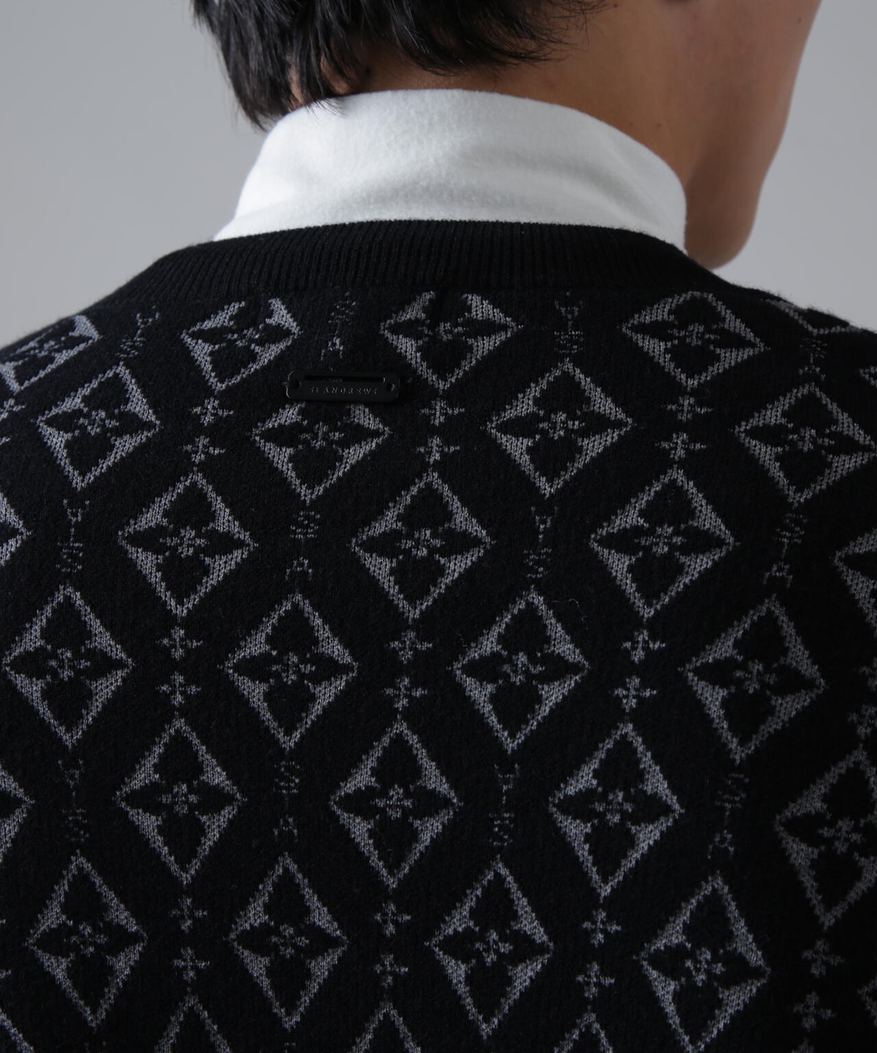 16Gダイヤロゴジャガードクルーネックニットプルオーバー (MENS)