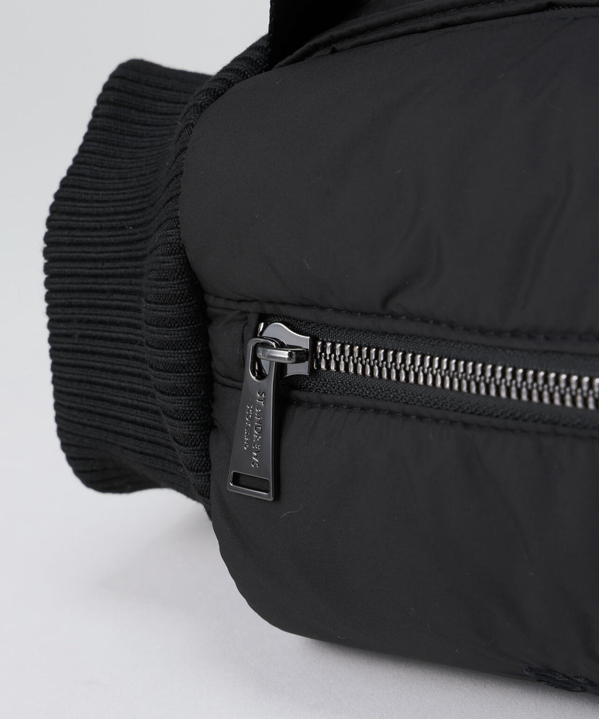 ポリエステルタフタウエストポーチ型ハンドウォーマー (UNISEX)