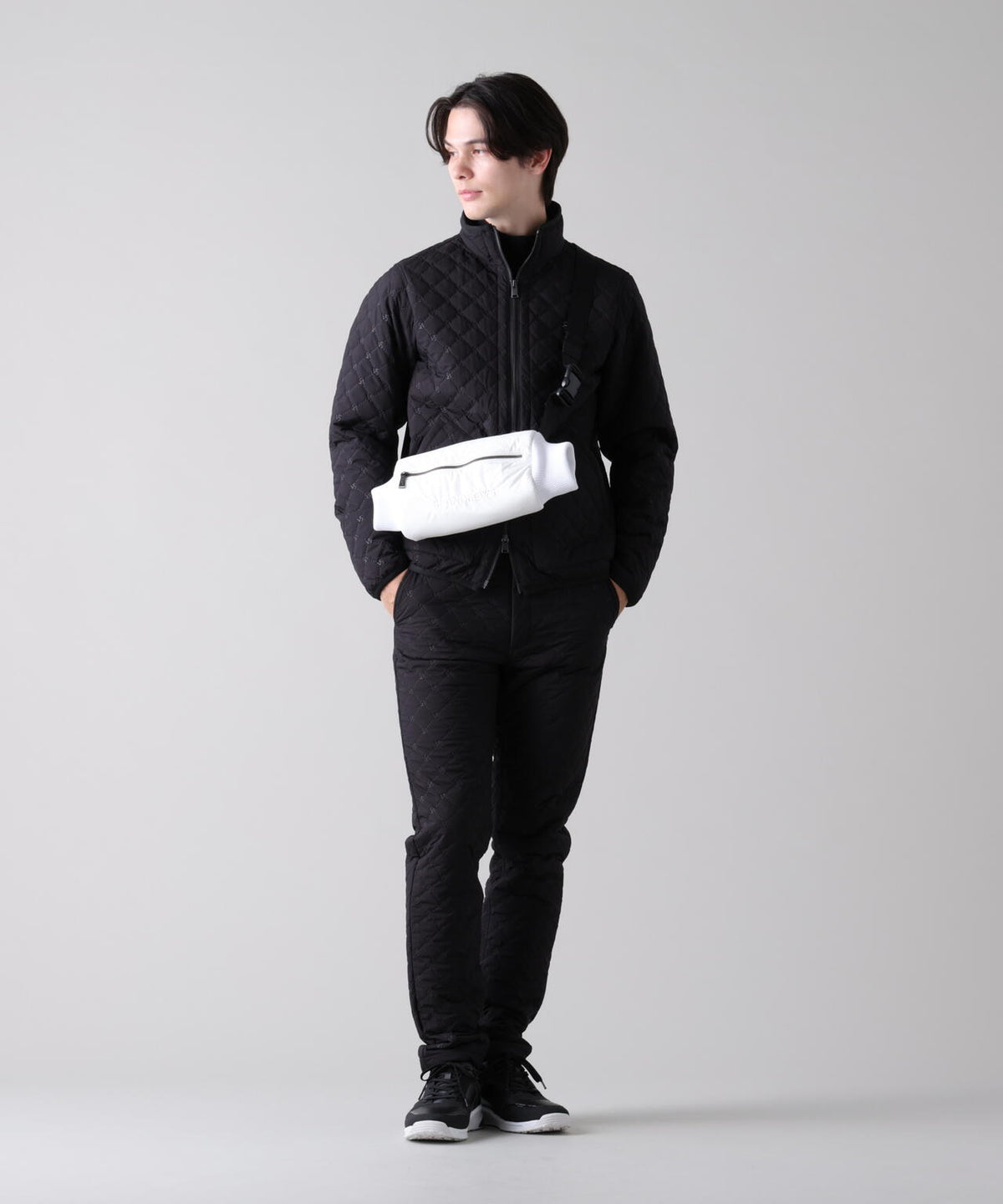 H:183cm C:94cm W:78cm H:95cm  着用サイズ：FR