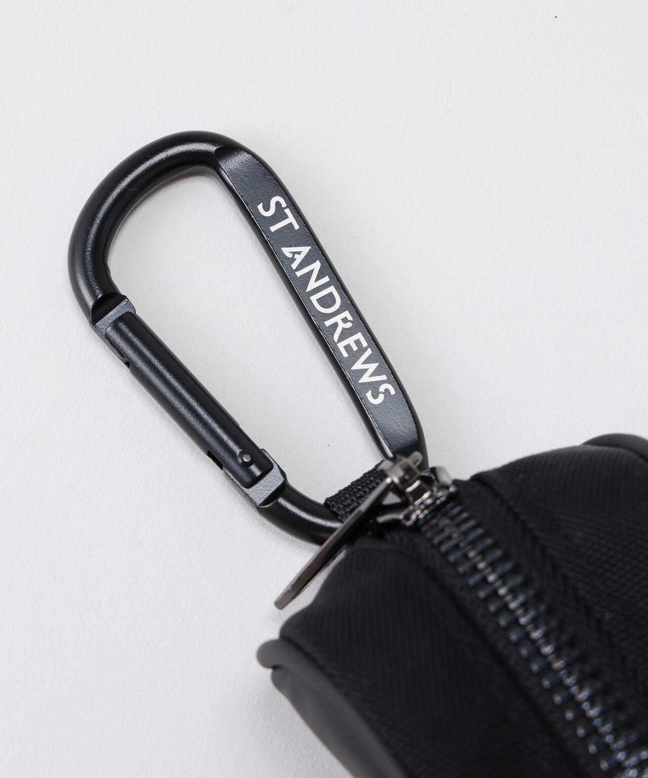 ロゴボールポーチ (UNISEX)