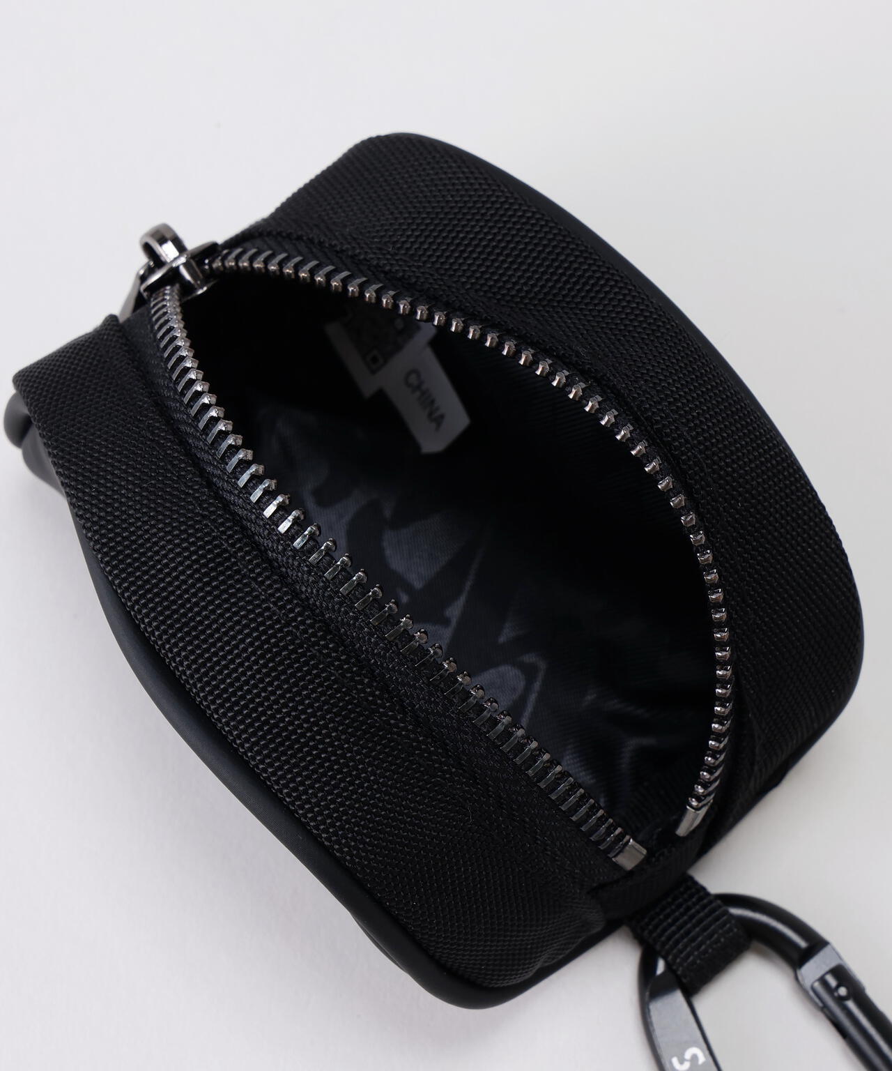 ロゴボールポーチ (UNISEX)