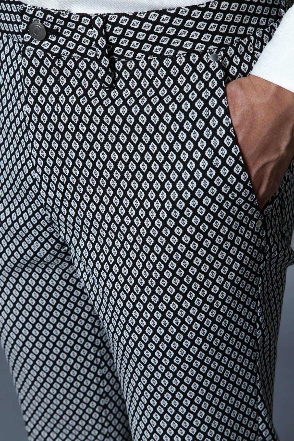BK/小紋柄タイトストレートパンツ
