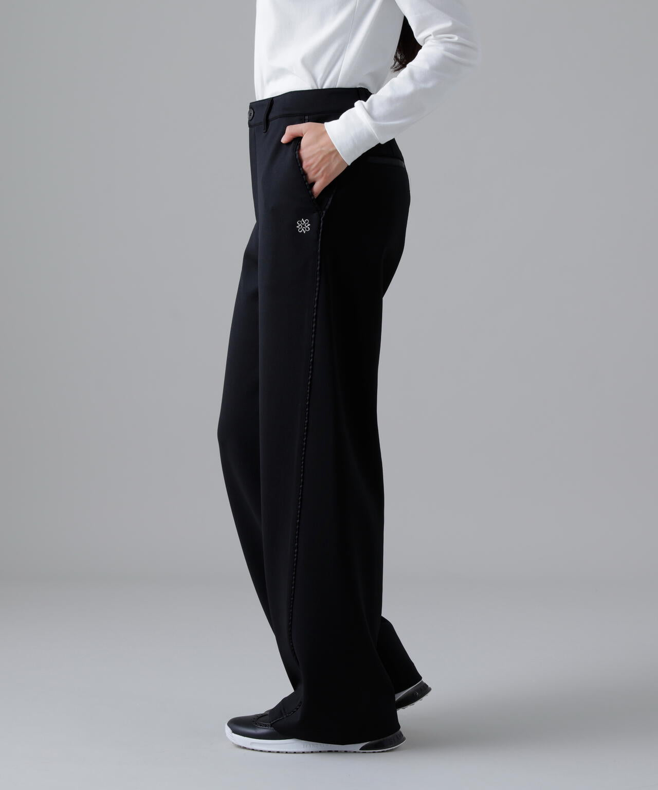 senee フェザー調ニット　サタンパンツ　セット クルーネックフェザーセーターを使った人気ファッションコーディネート