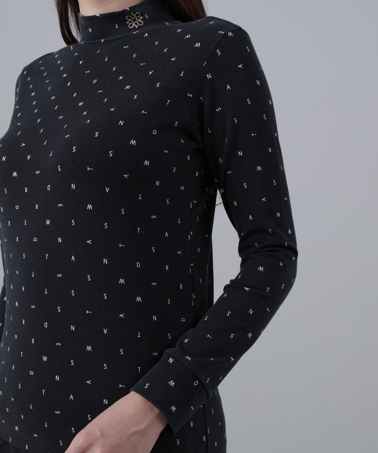 ソリストヒートミニロゴプリント長袖ハイネックカットソー (WOMENS)