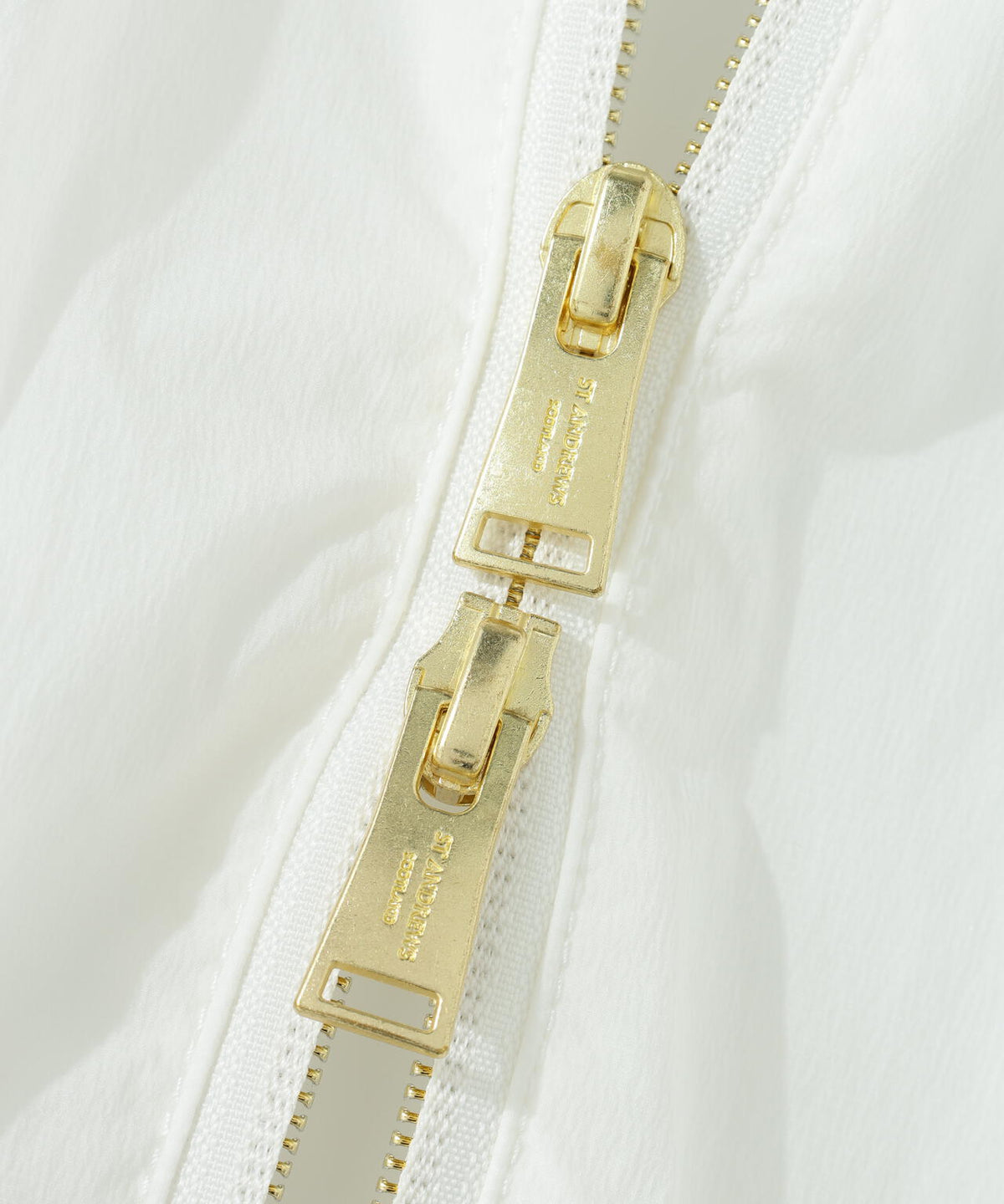 [ストレッチ・撥水] ストレッチナイロンリップフーディブルゾン (WOMENS)
