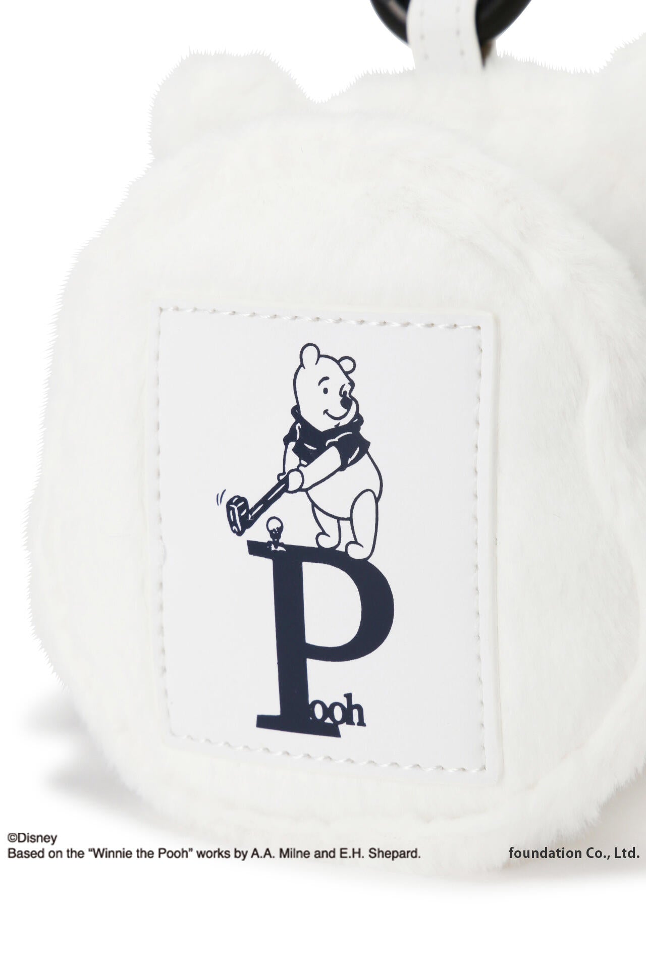 プーさんフェイクファーボールポーチ ＜Winnie the Pooh COLLECTION＞ (UNISEX)