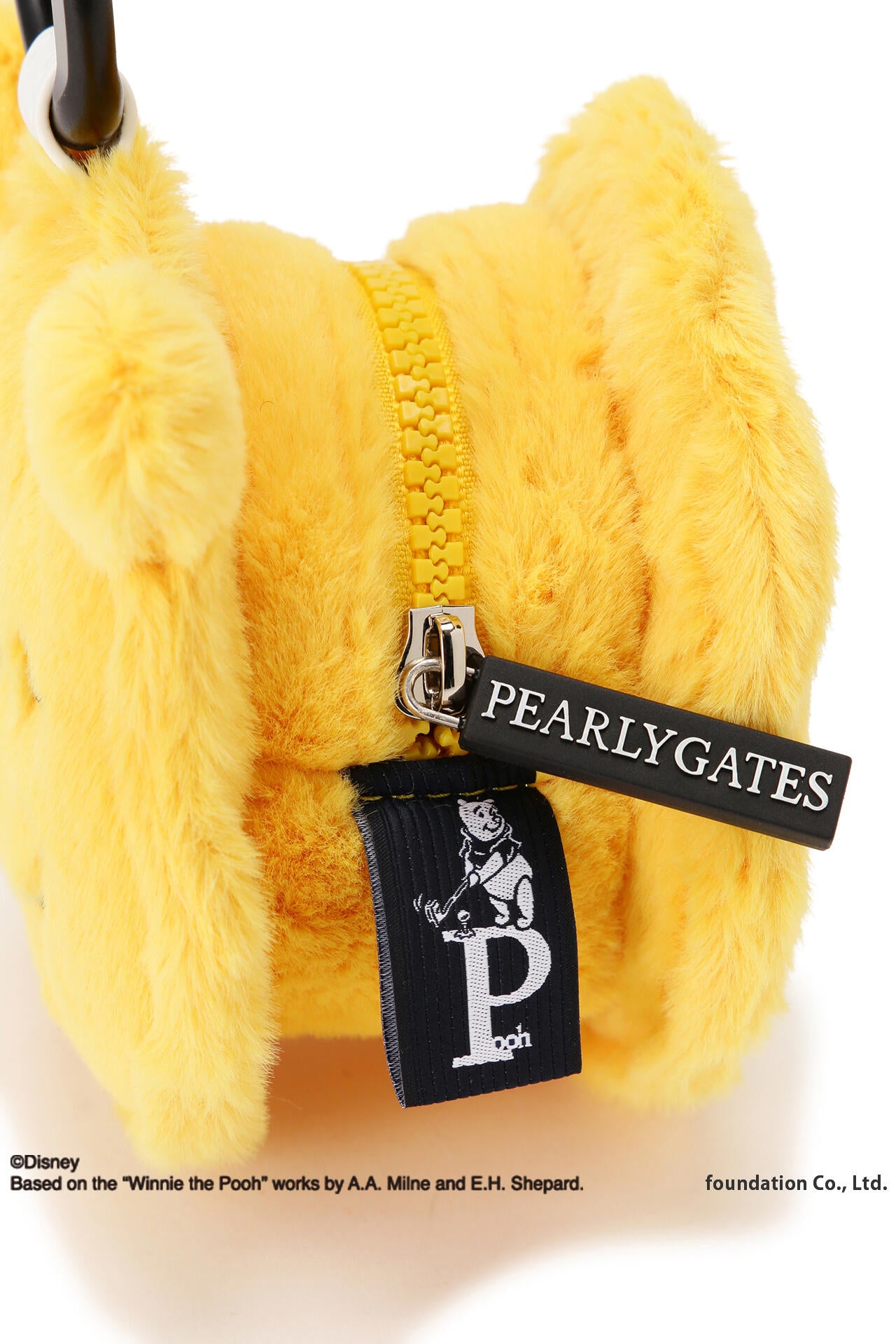 プーさんフェイクファーボールポーチ ＜Winnie the Pooh COLLECTION＞ (UNISEX)