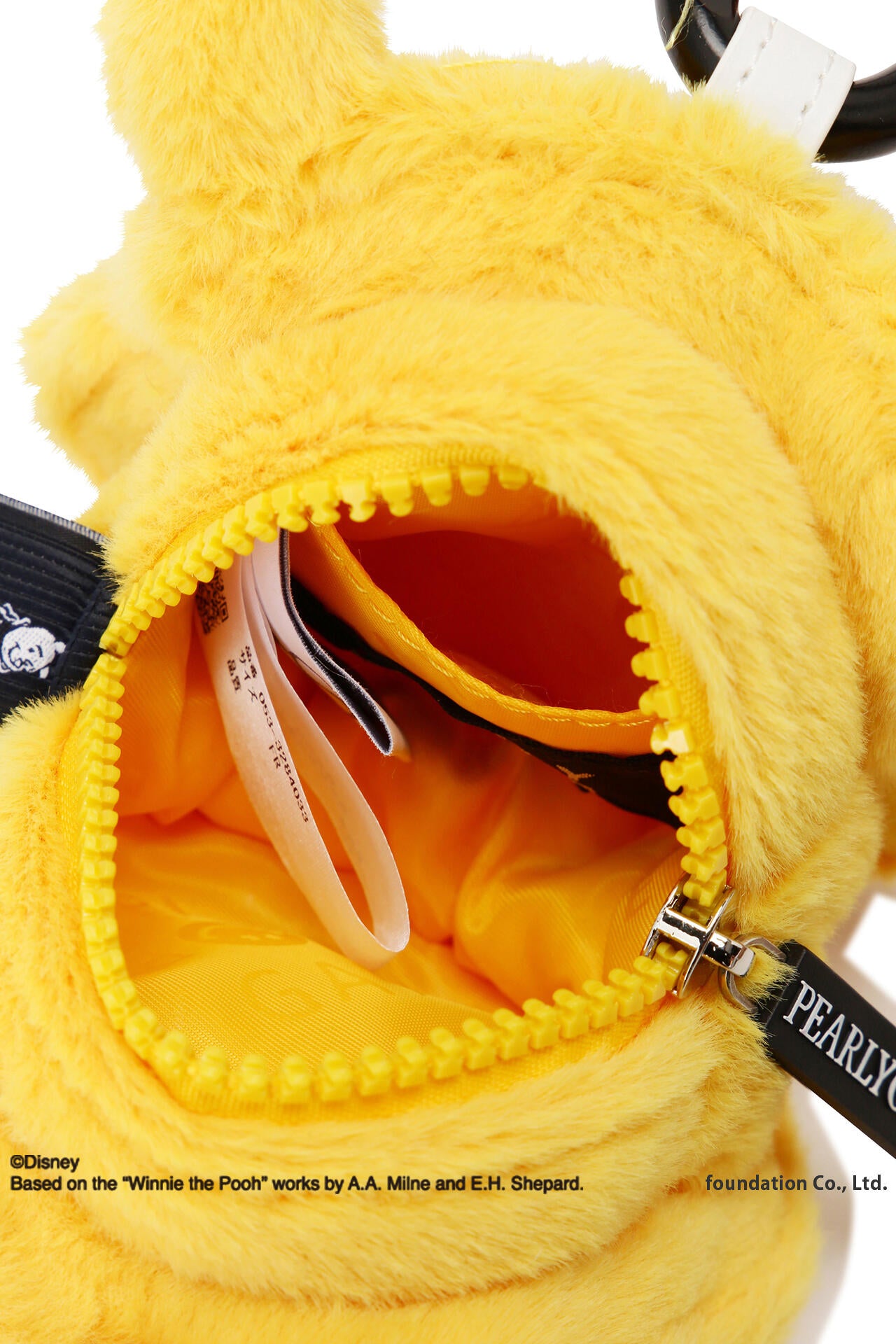 プーさんフェイクファーボールポーチ ＜Winnie the Pooh COLLECTION＞ (UNISEX)