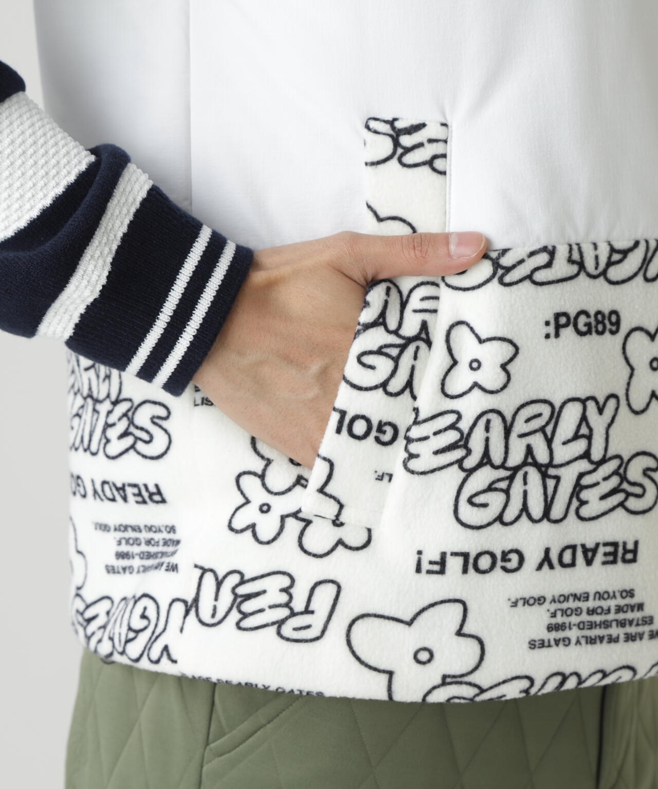 合繊×フリース片面起毛中綿フルジップアップベスト ＜ストリート花柄＞