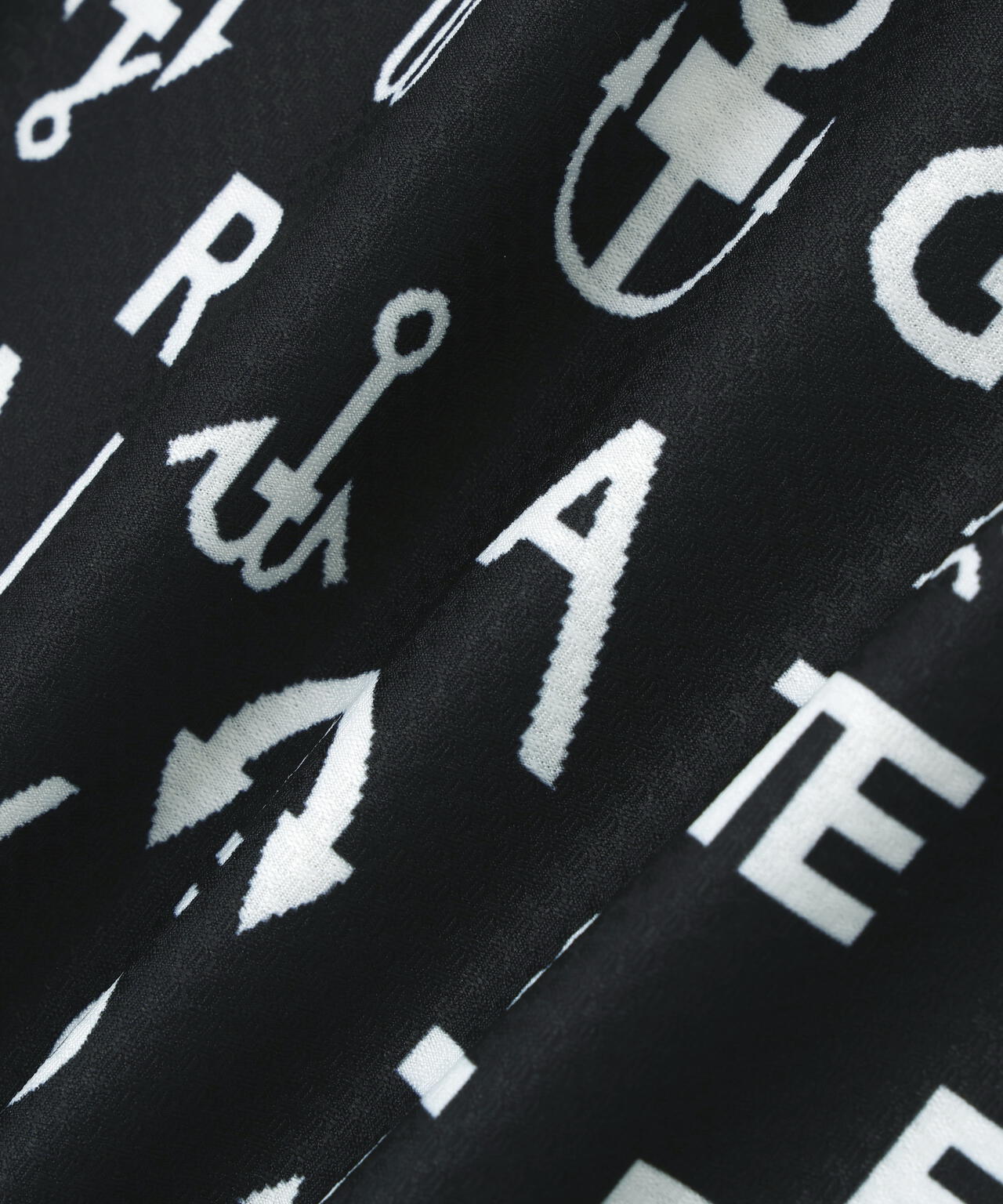 アンカーロゴ柄プリント半袖モックネックカットソー