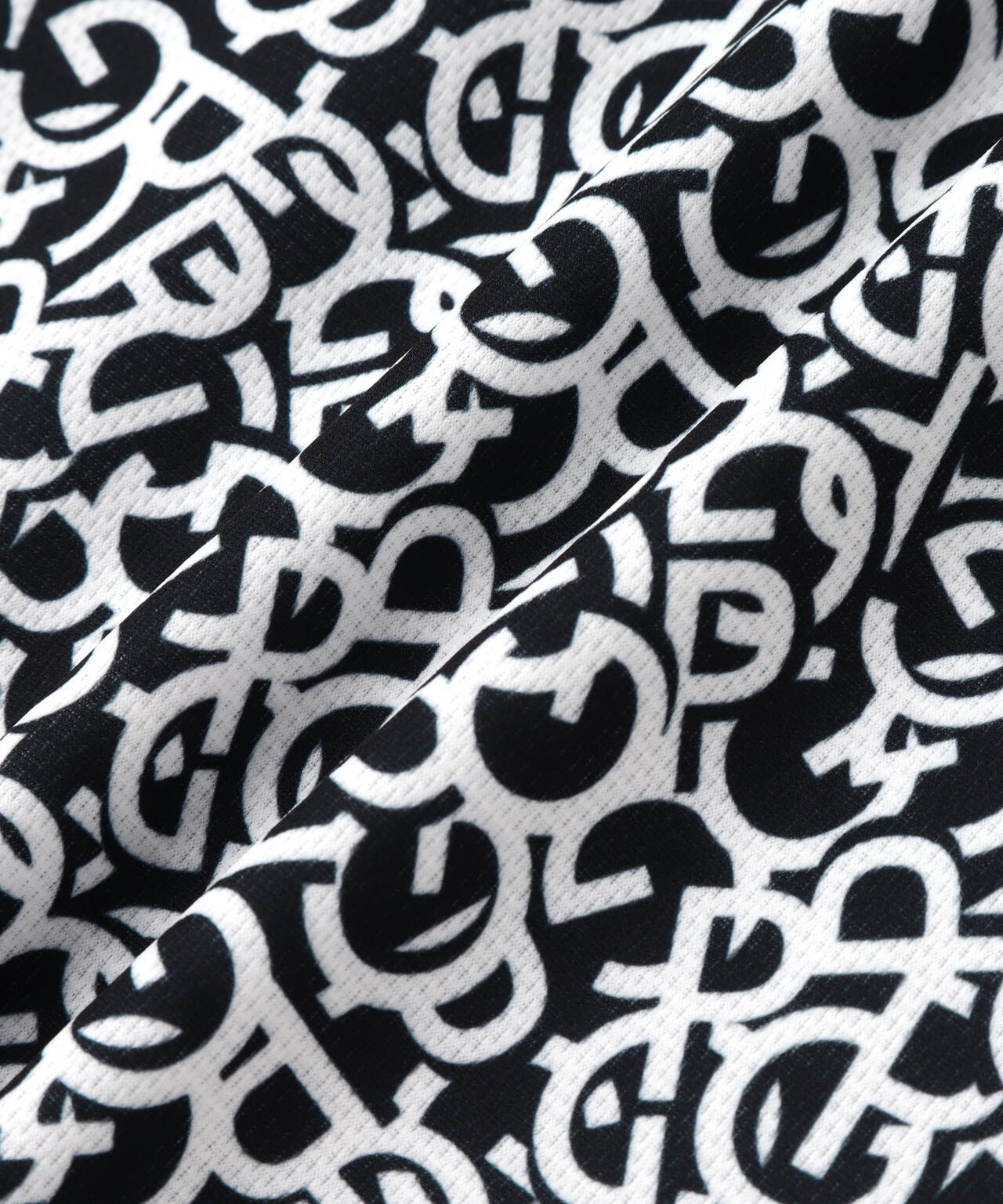 【PGG】【直営店舗&公式オンライン限定】エプシロンダブルメッシュ半袖ハイネックカットソー ＜ロゴ総柄＞ (MENS)