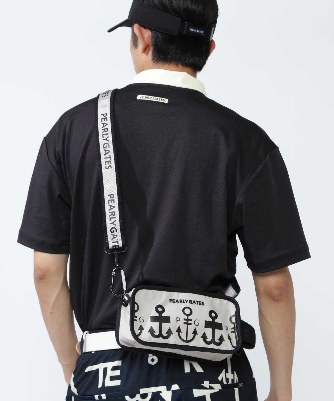 ロゴアンカー柄マルチラウンドポーチ (UNISEX)
