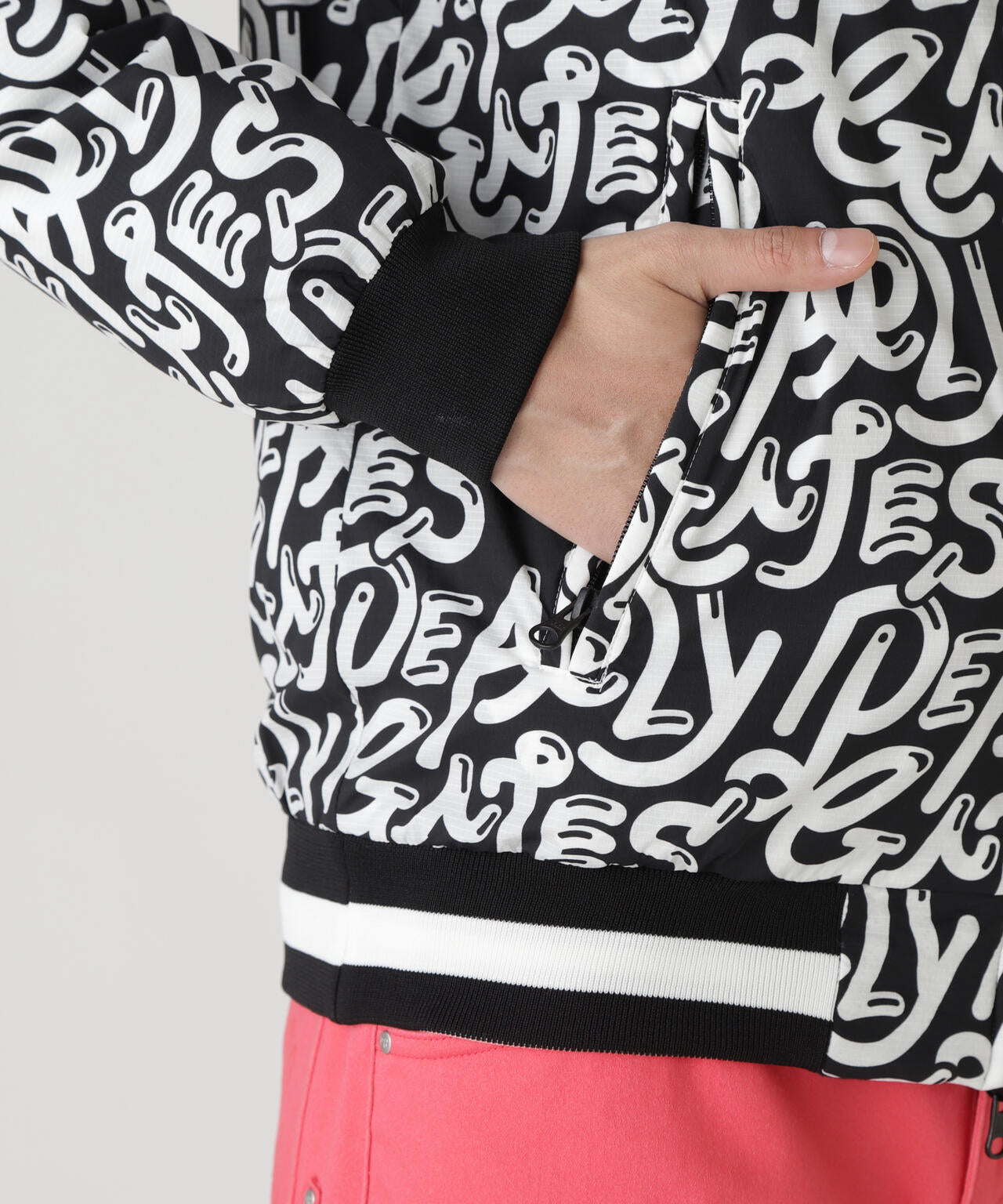 Nyストレッチリップストップ×超KARUISHI中綿リバーシブルスタンドブルゾン ＜ぷにぷにロゴ柄＞