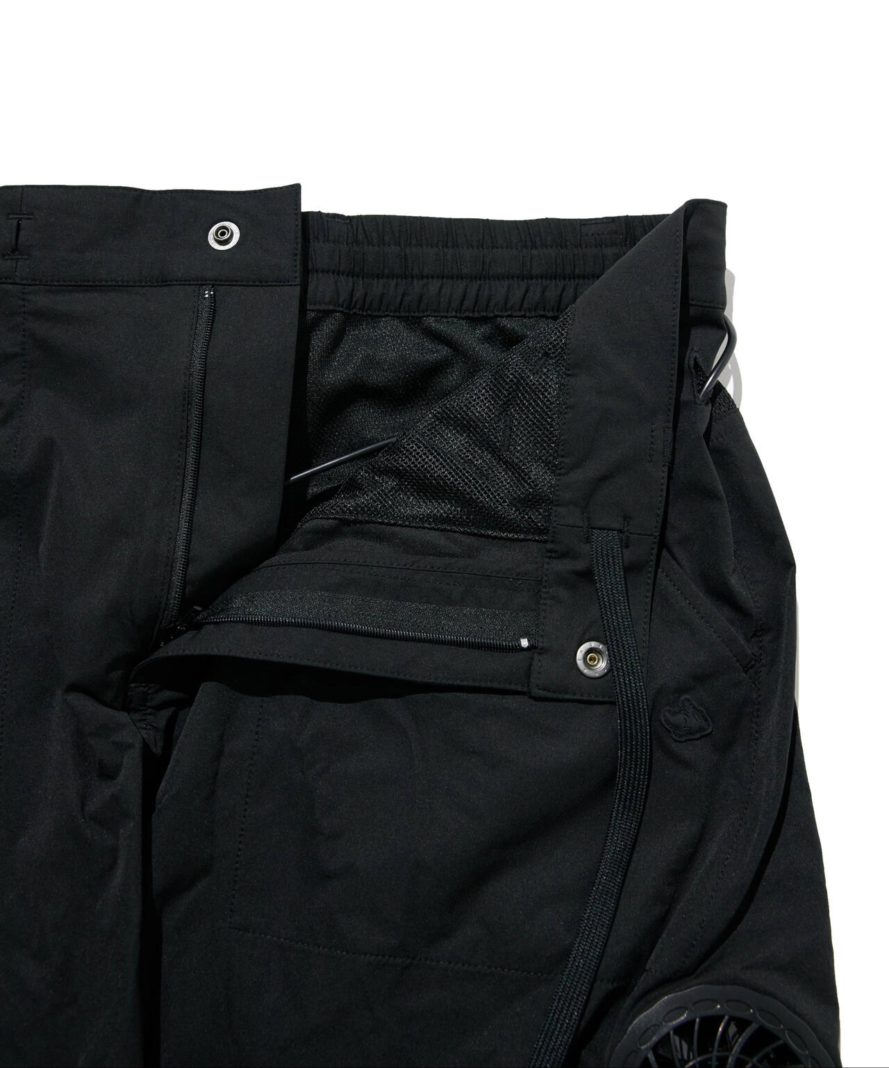 【公式オンライン限定】ファン付きメカニカルストレッチタフタショートパンツ