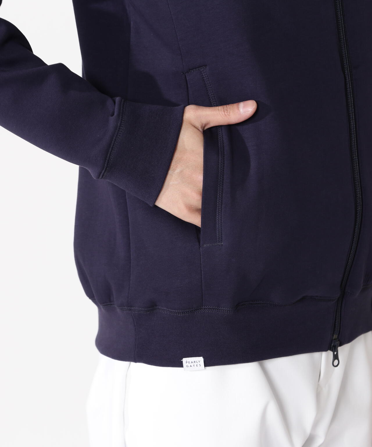 H:182cm/C:93/W:77/H:91 着用サイズ：5