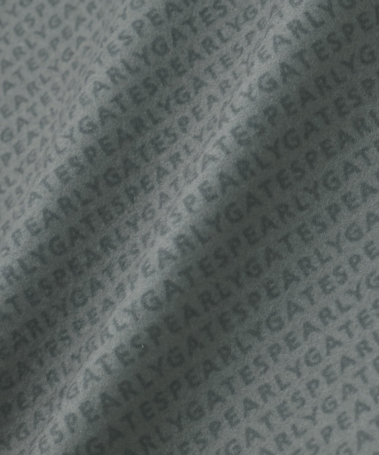 ストレッチフリーストップス ＜ロゴ総柄＞