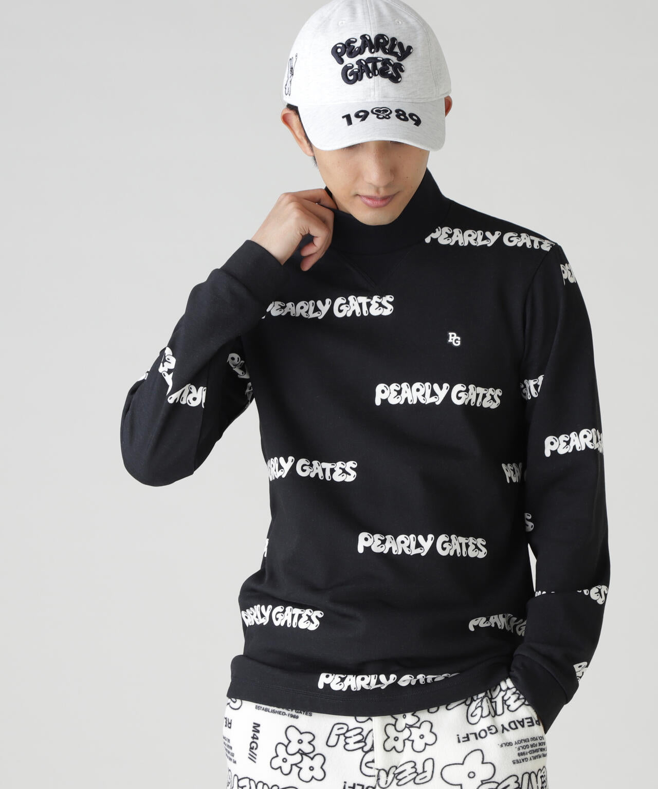 Cソロナ裏毛長袖ハイネックカットソー ＜ぷっくりロゴ柄＞