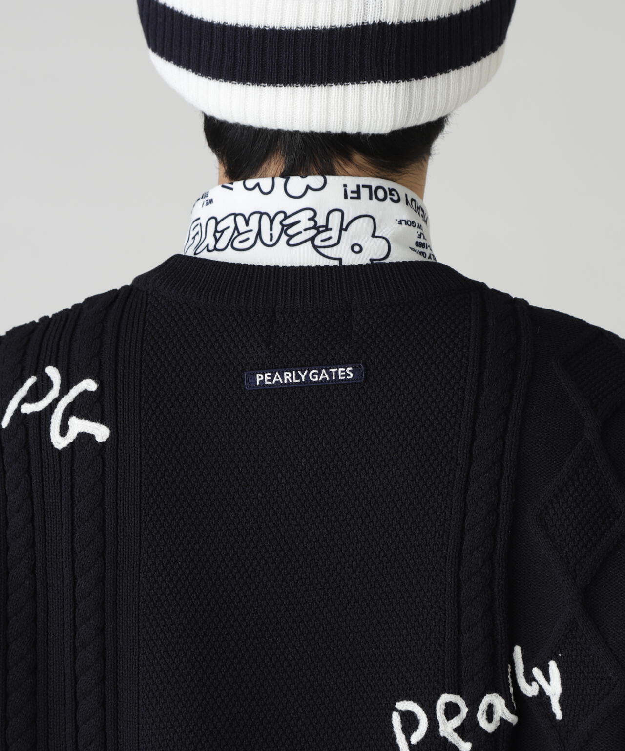 7Gアラン柄×刺繍ランダム編みクルーネックニットプルオーバー | PEARLY