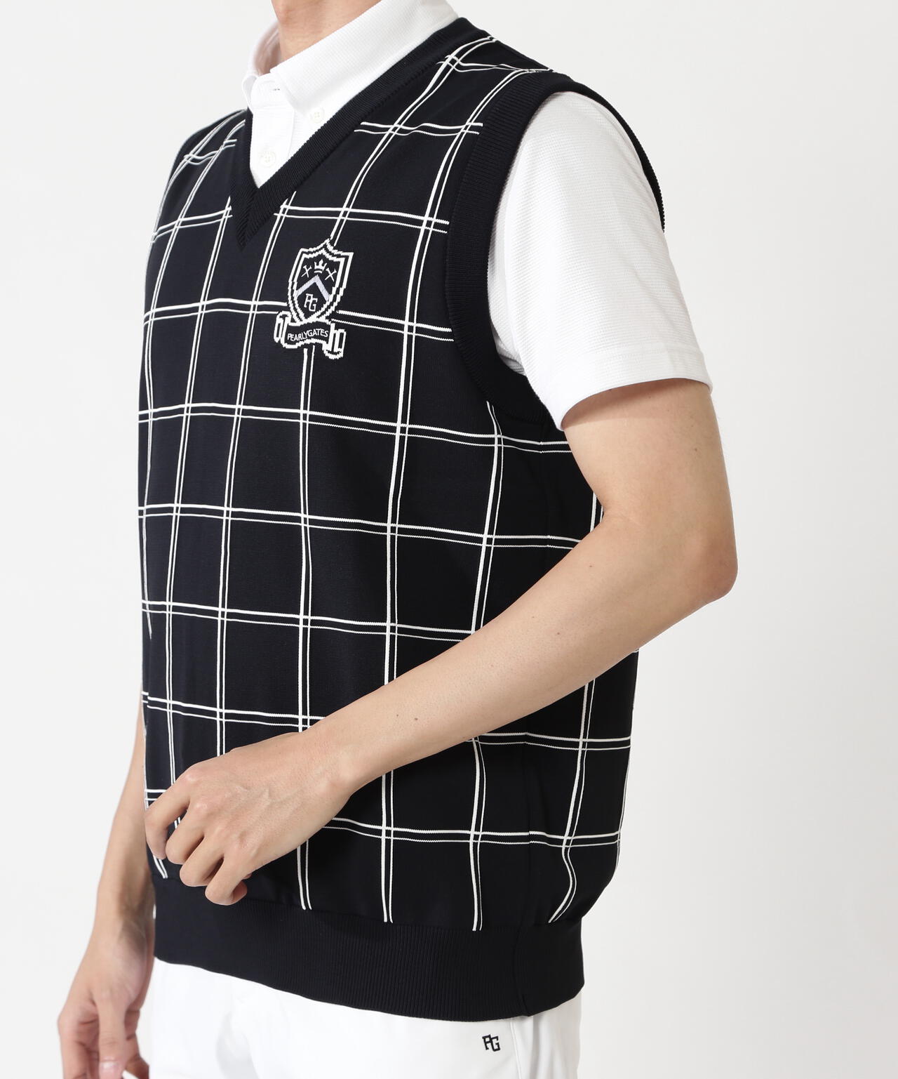 H:182cm/C:93/W:77/H:91 着用サイズ：5