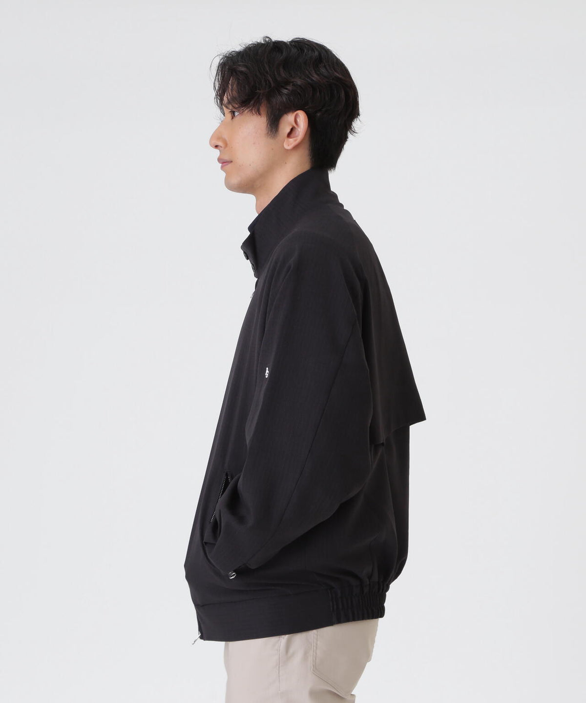 H:182cm/C:93/W:77/H:91 着用サイズ：5