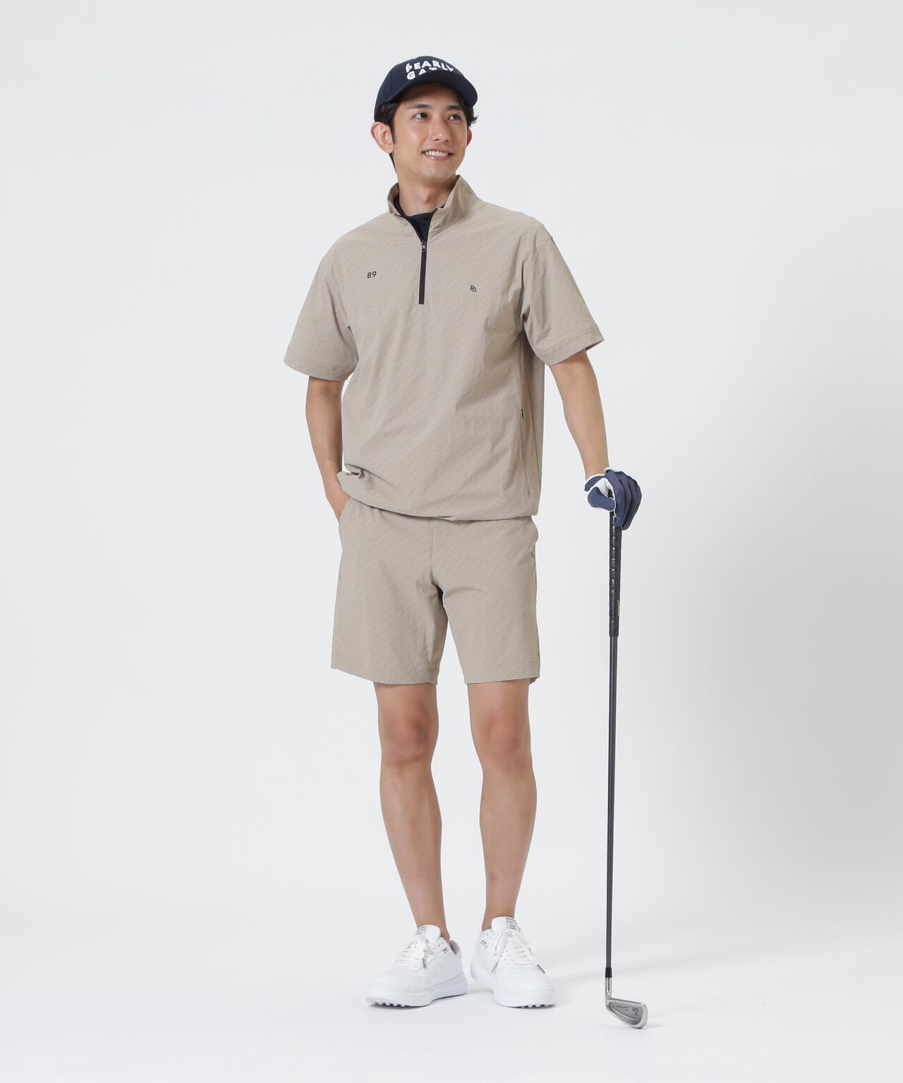 新品　PGG パーリーゲイツ　半袖ニット　ハーフジップ　ポリエステル　ベージュ ナイロンストレッチKAZE半袖ハーフジッププルオーバー ＜ロゴ総柄