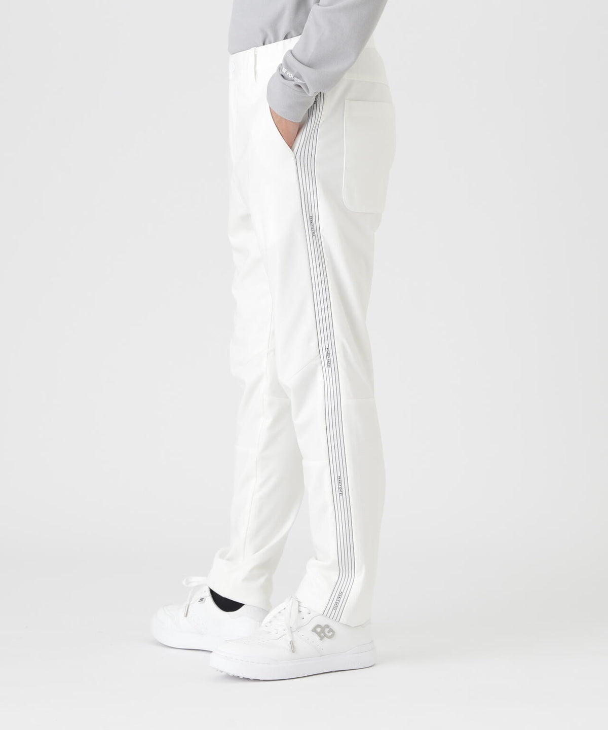 H:182cm/C:93/W:77/H:91 着用サイズ：5