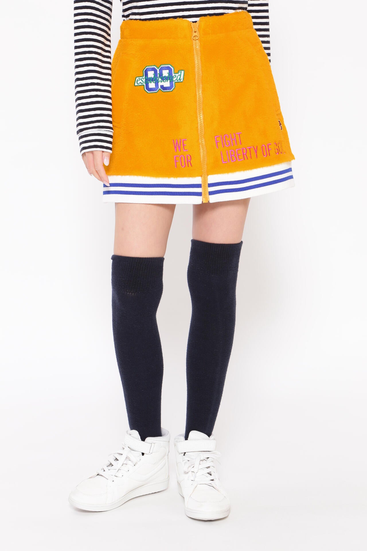 アクリルポリエステルボア フロントジップスカート ＜カレッジロゴ