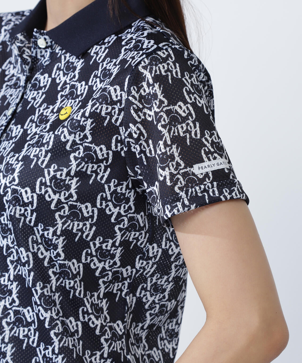 KAZEメッシュ半袖ポロシャツ ＜ロゴ総柄＞