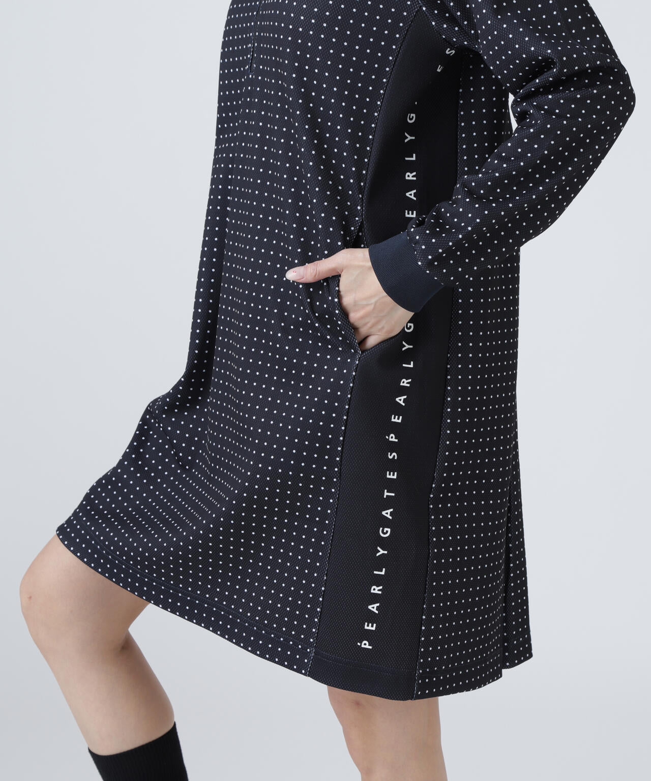 メッシュダンボール ハーフジップアップワンピース ＜ミニドット柄＞