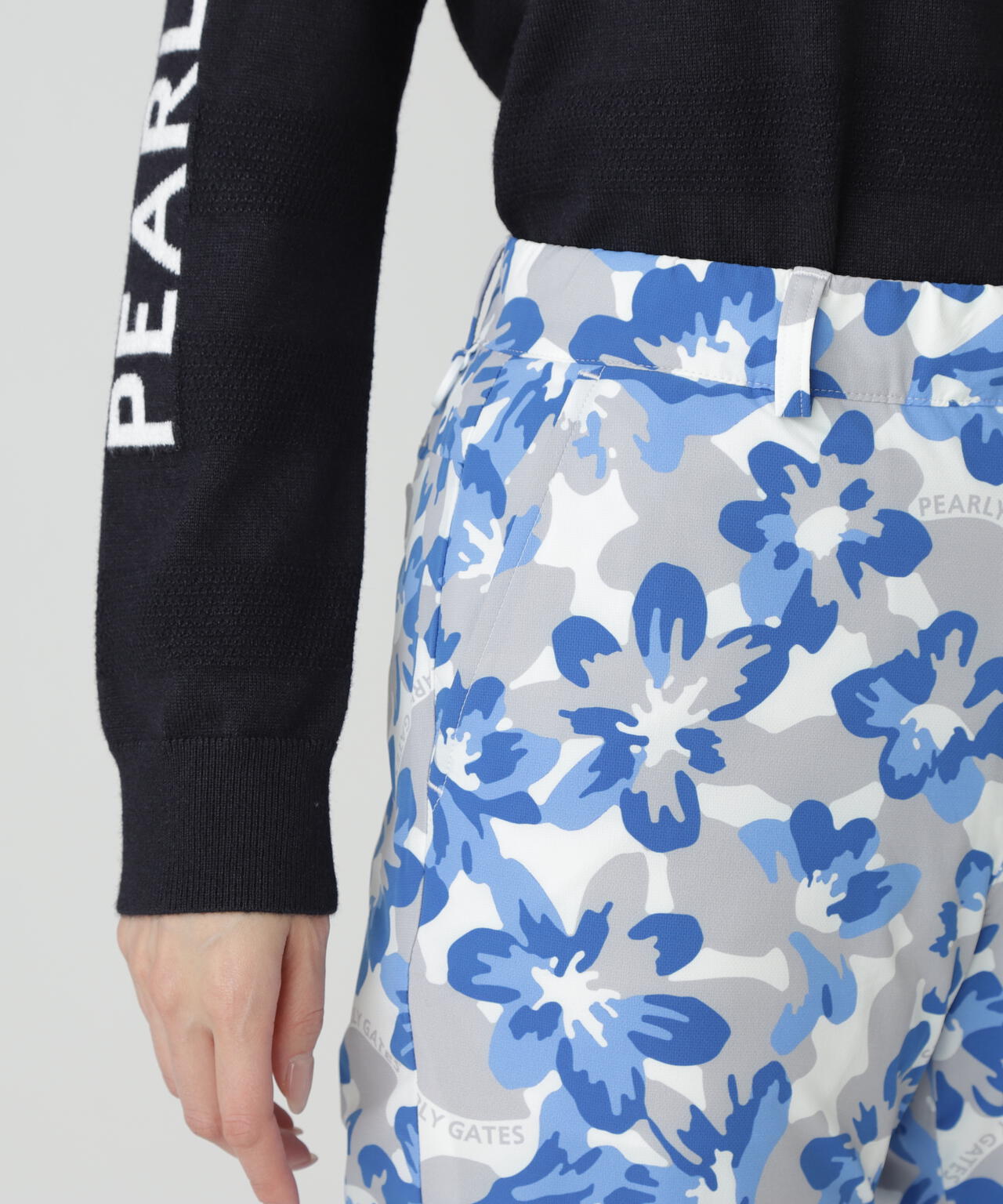 Peストレッチドビー ラフ花ロゴ小柄 | PEARLY GATES（パーリー