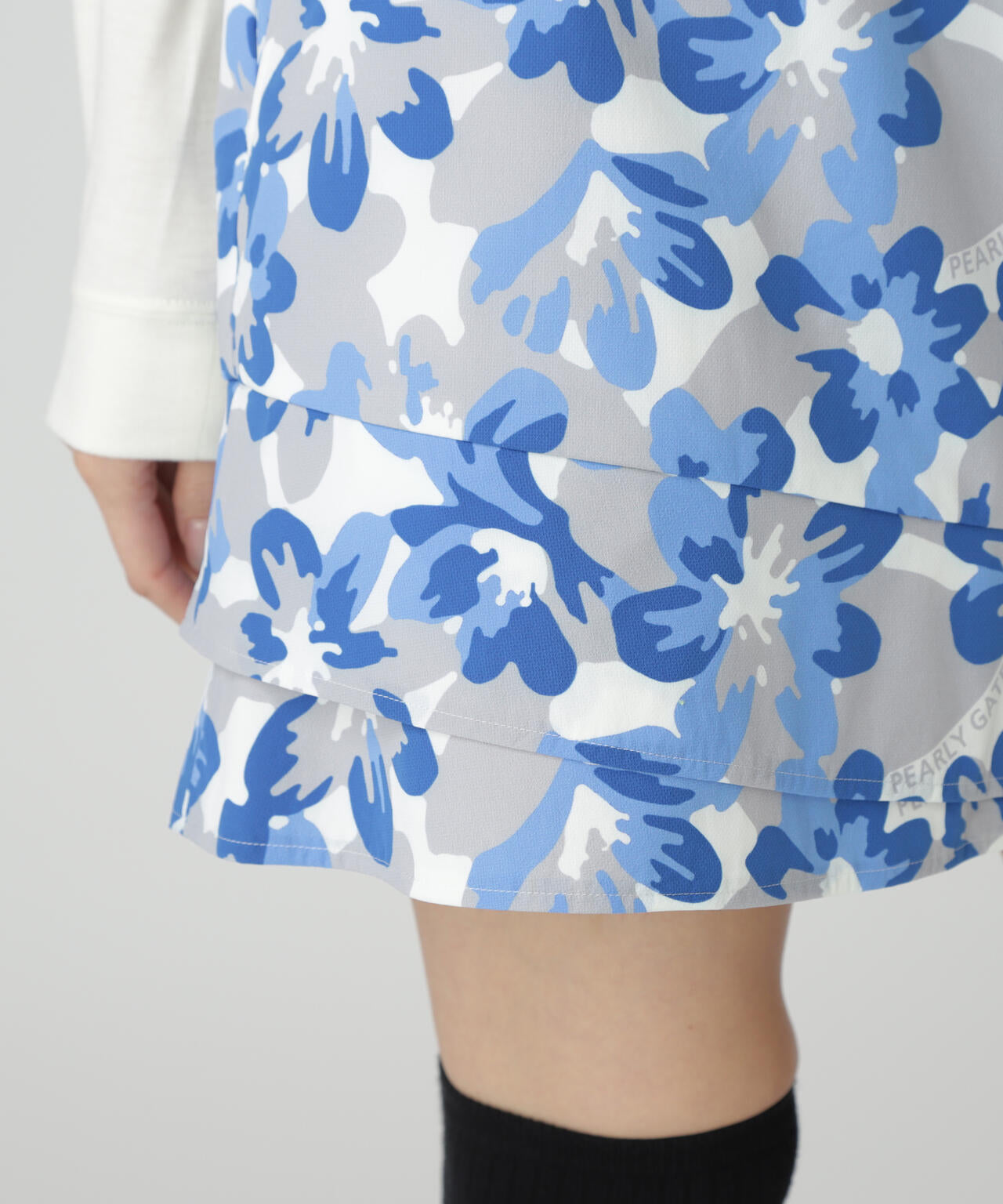 Peストレッチドビー中綿スカート ＜ラフ花ロゴ小柄＞