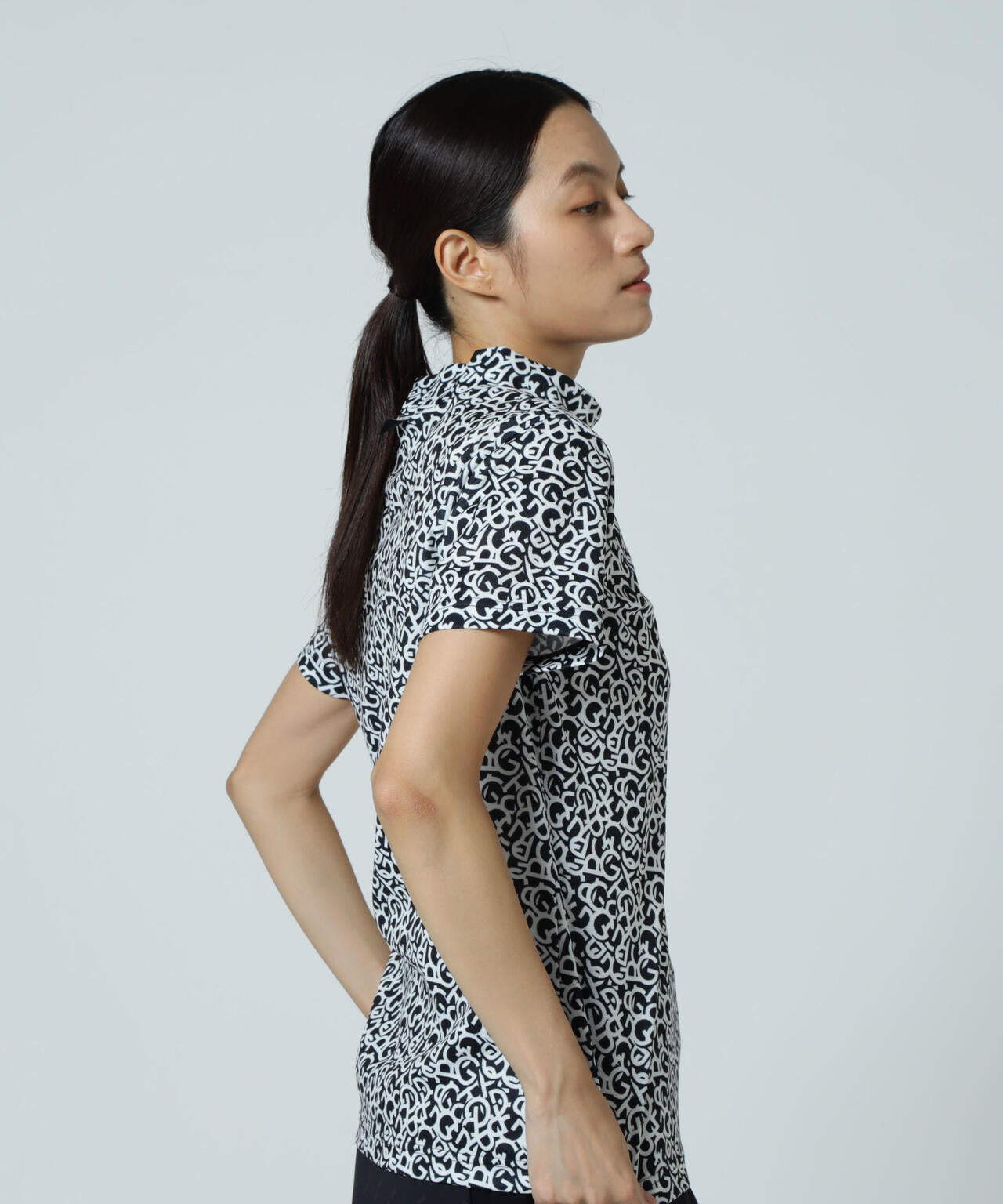 【PGG】【直営店舗&公式オンライン限定】エプシロンダブルメッシュ半袖ハイネックカットソー＜ロゴ総柄＞ (LADIES)