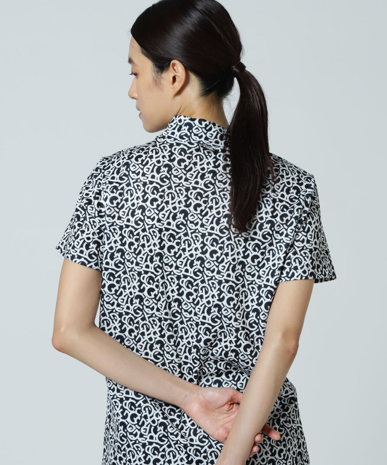 【PGG】【直営店舗&公式オンライン限定】エプシロンダブルメッシュ半袖ハイネックカットソー＜ロゴ総柄＞ (LADIES)