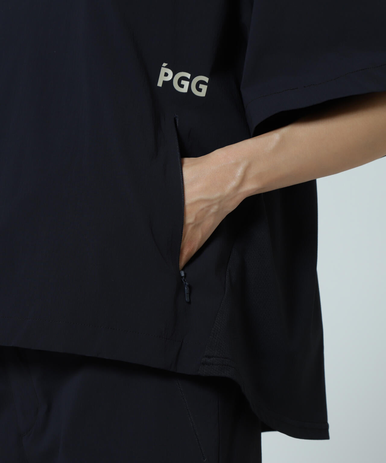 【PGG】【直営店舗&公式オンライン限定】Nyストレッチリップストップ半袖フーディプルオーバー (LADIES)