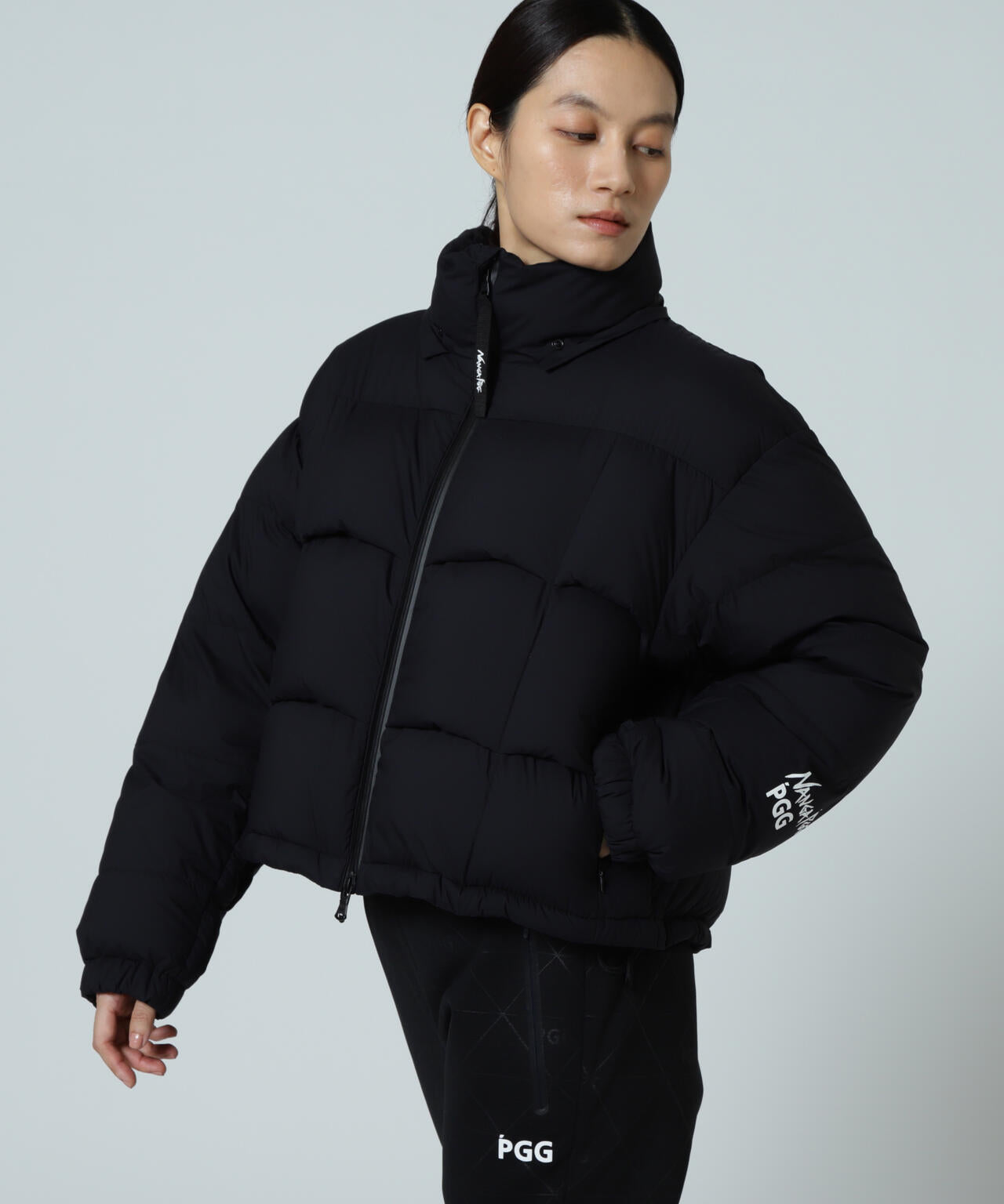 【PGG】【直営店舗&公式オンライン限定】NANGA×PGG Nyメカニカルストレッチダウンフーディブルゾン (LADIES)