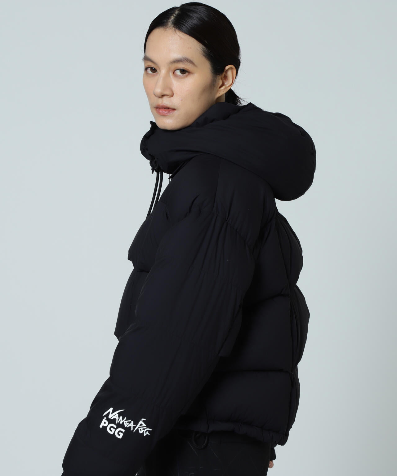 【PGG】【直営店舗&公式オンライン限定】NANGA×PGG Nyメカニカルストレッチダウンフーディブルゾン (LADIES)