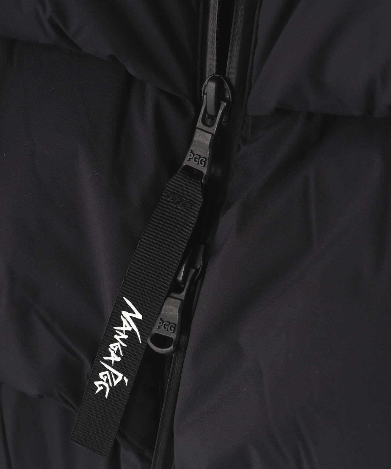 【PGG】【直営店舗&公式オンライン限定】NANGA×PGG Nyメカニカルストレッチダウンフーディブルゾン (LADIES)