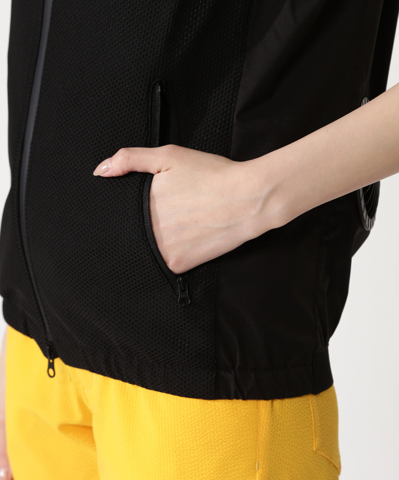 【公式オンライン限定】ファン＆ペルチェ付きディンプルメッシュストレッチラミネートベスト(LADIES)