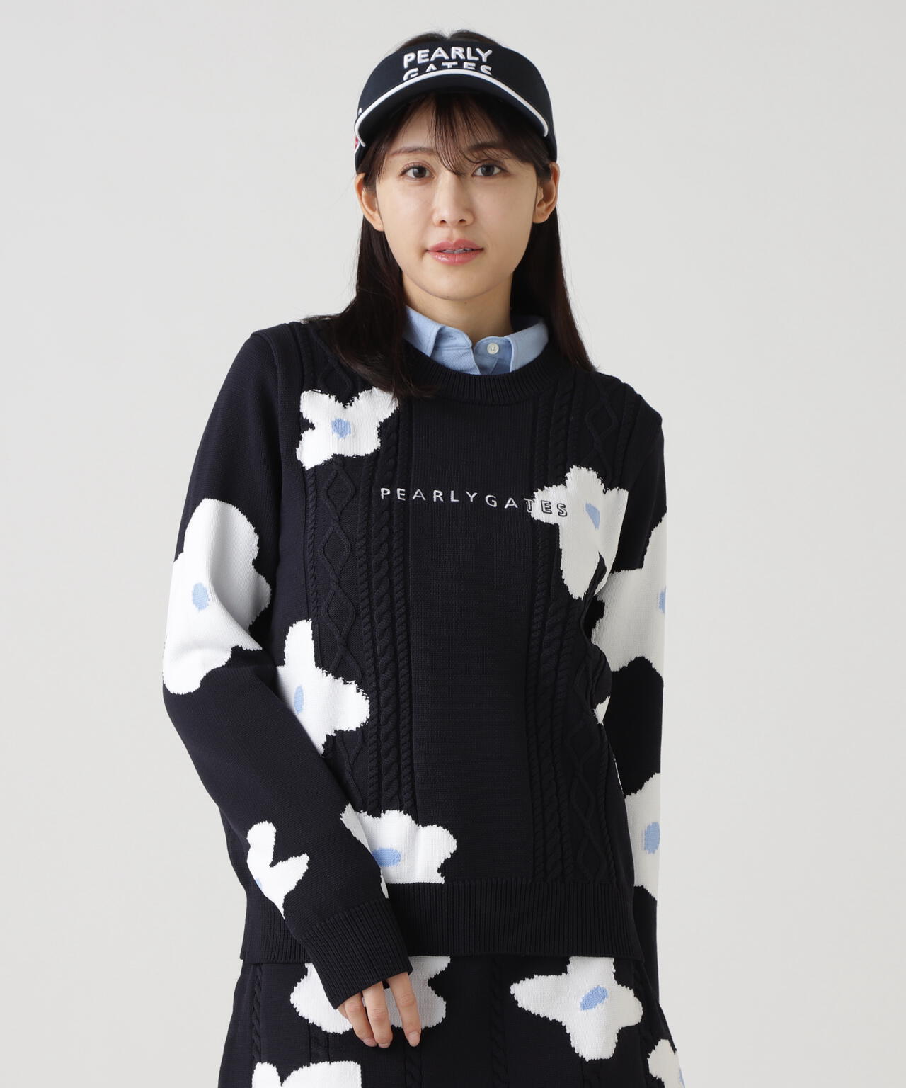 アラン柄×インターシャ クルーネックニットプルオーバー ＜ランダム編みフラワー柄＞