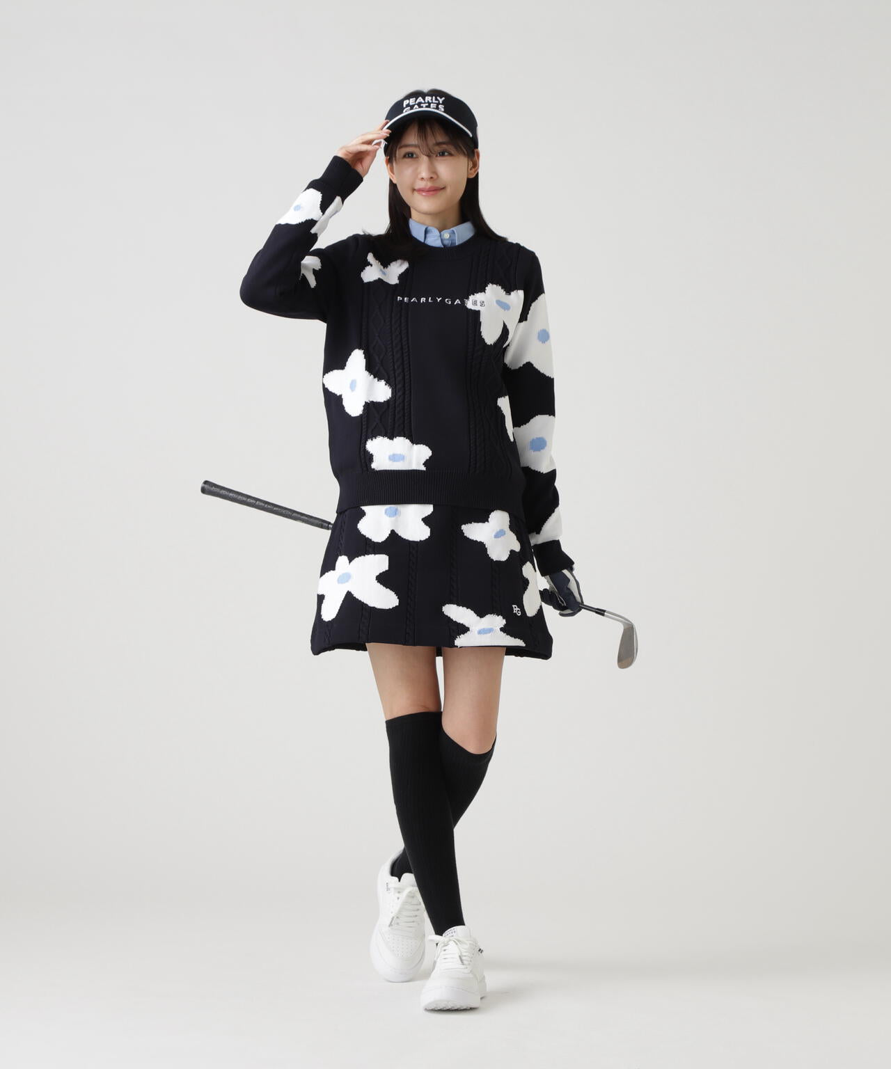 アラン柄×インターシャ クルーネックニットプルオーバー ＜ランダム編みフラワー柄＞