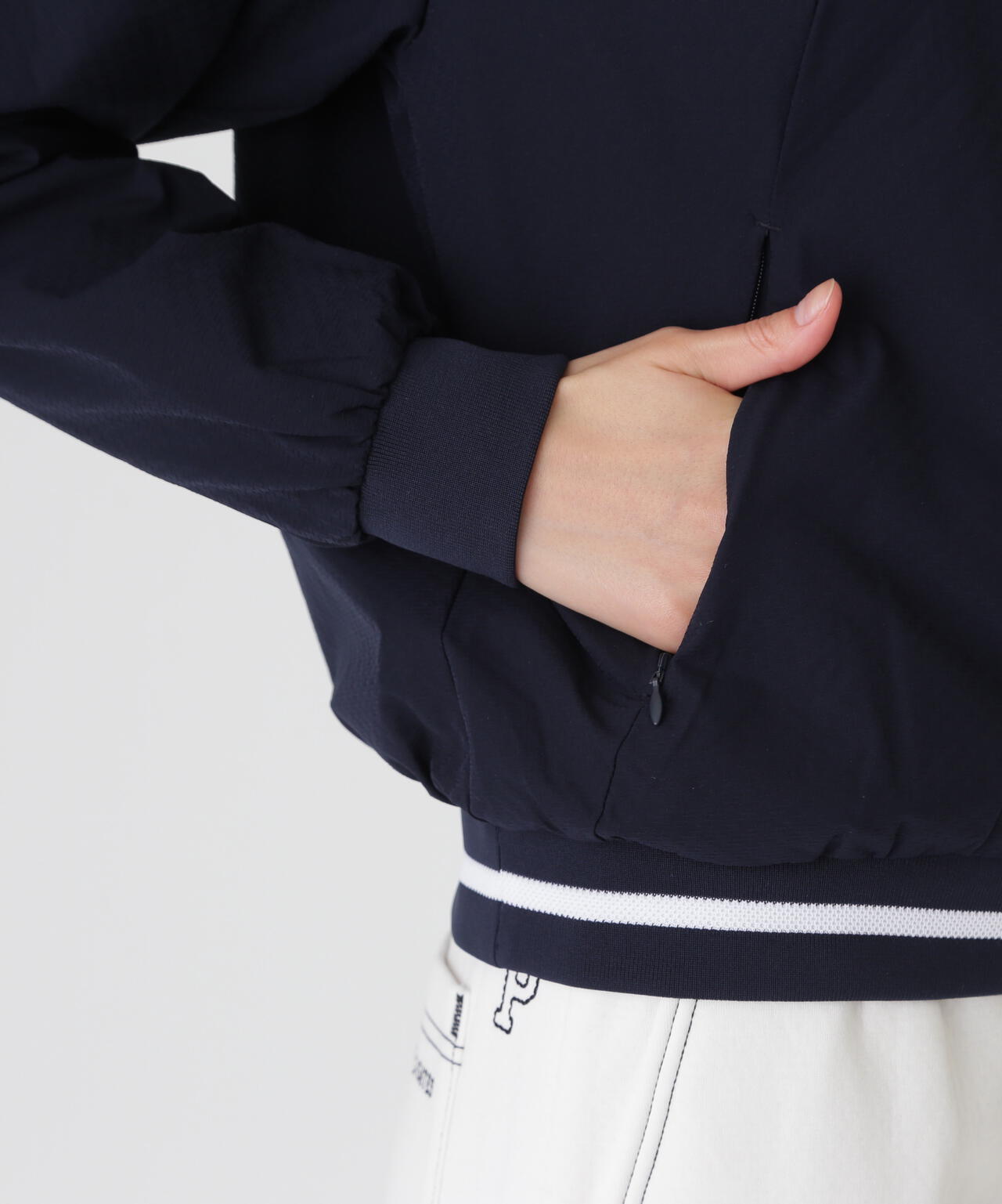 Peメカニカルストレッチ手裏剣ジャガードクルーネックブルゾン (WOMENS