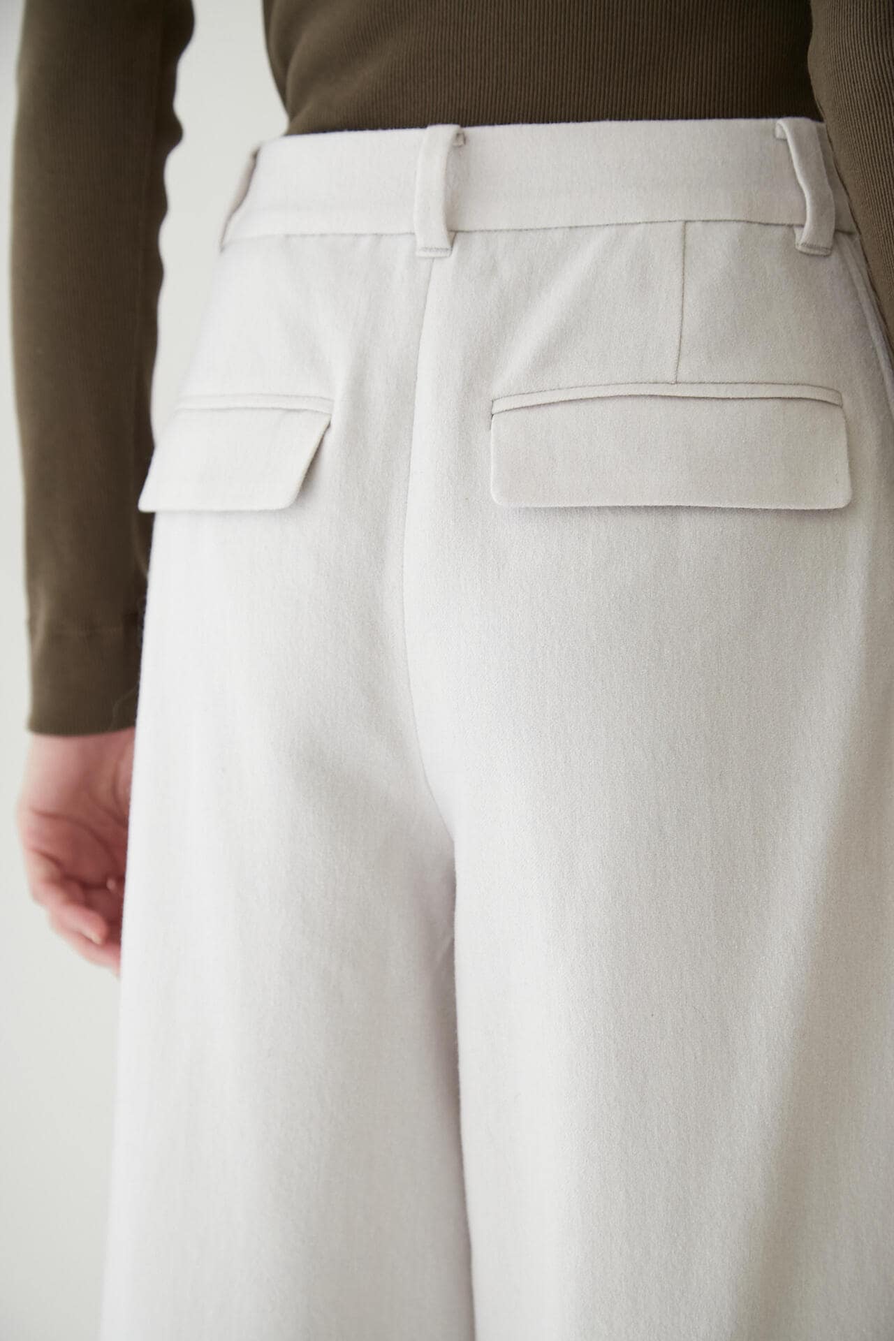 セミ梳毛ツイルパンツ（オフィシャルサイト限定”丈長めあり”）