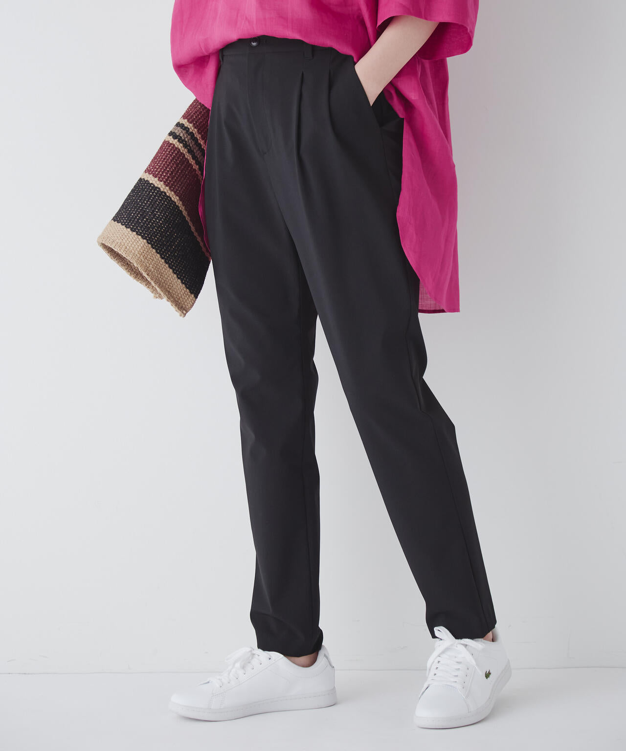 テーパードストレッチパンツ
