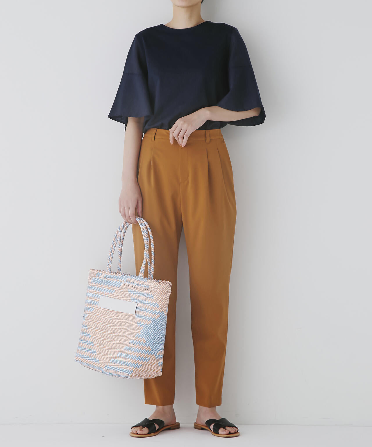 テーパードストレッチパンツ