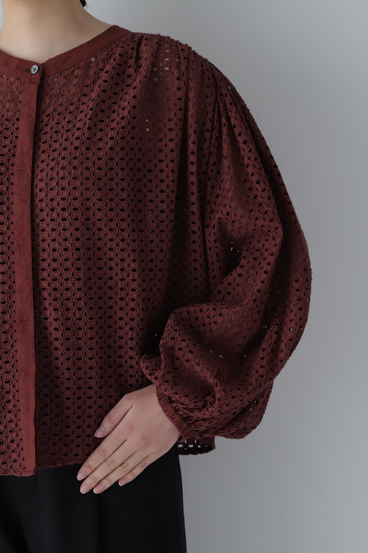 ボリュームスリーブカットワークブラウス | human woman（ヒューマン