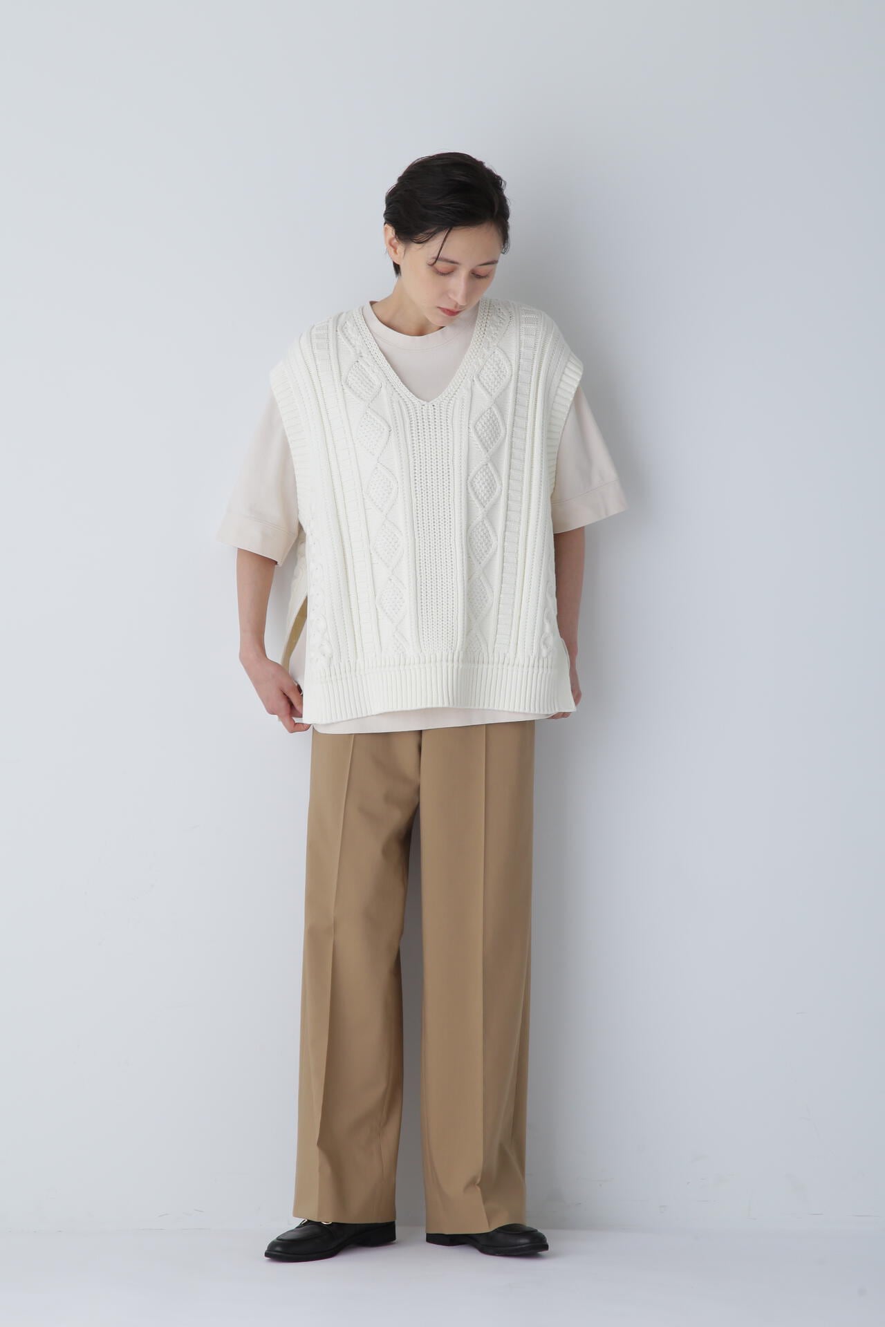 ケーブル編みニットベスト | human woman（ヒューマンウーマン